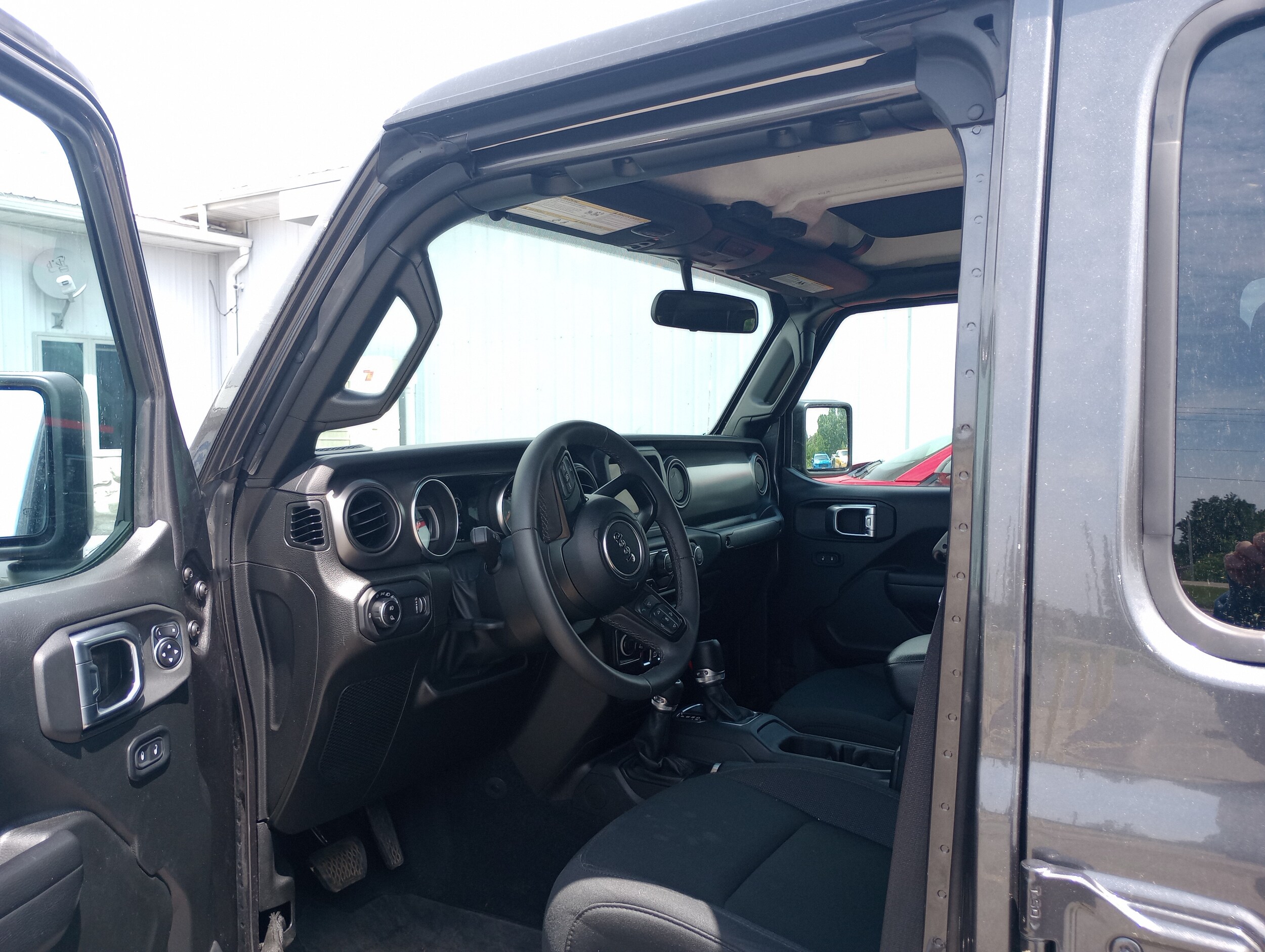 2023 Jeep Gladiator Willys photo 3