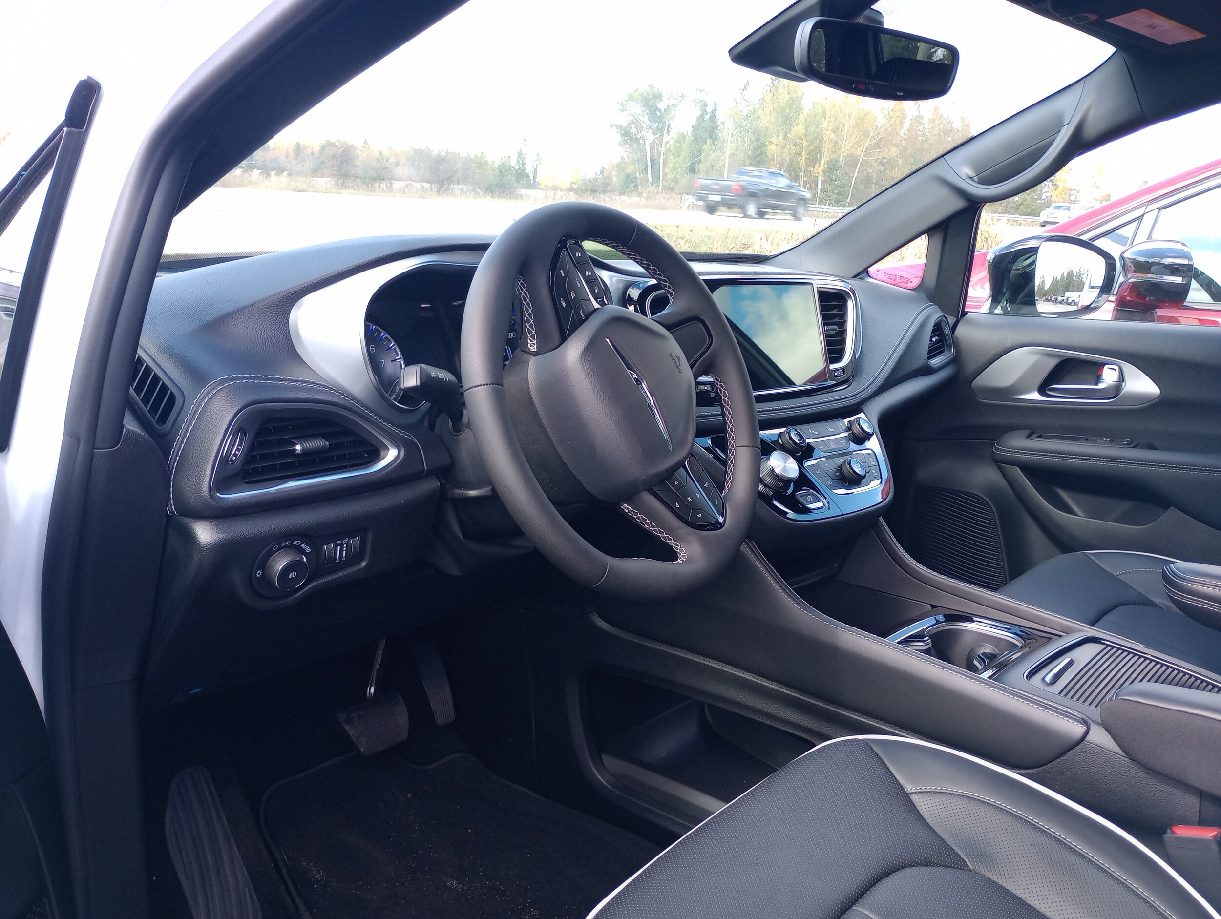 2026 Chrysler Pacifica Limited photo 2