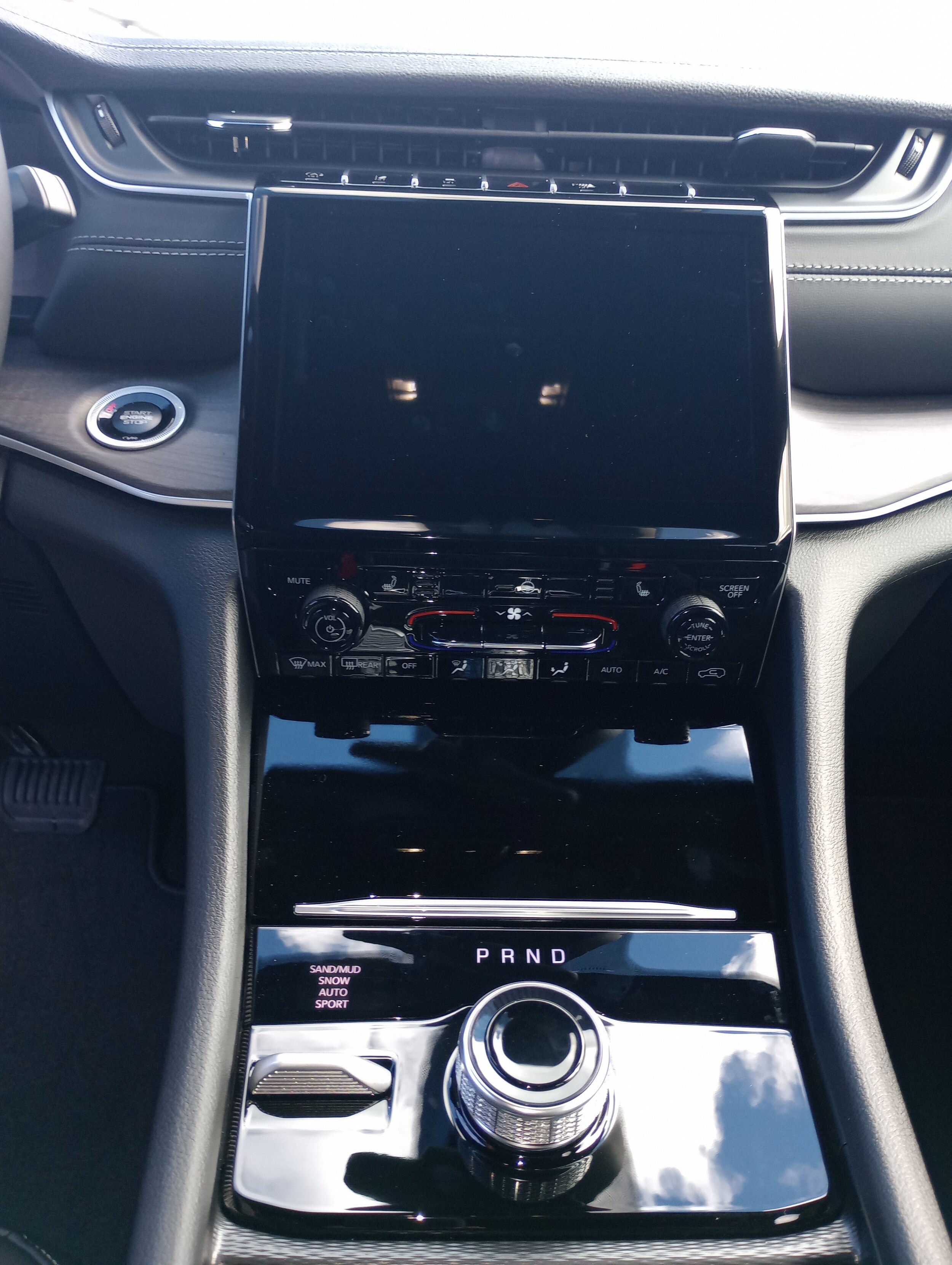 2025 Jeep Grand Cherokee Limited photo 3