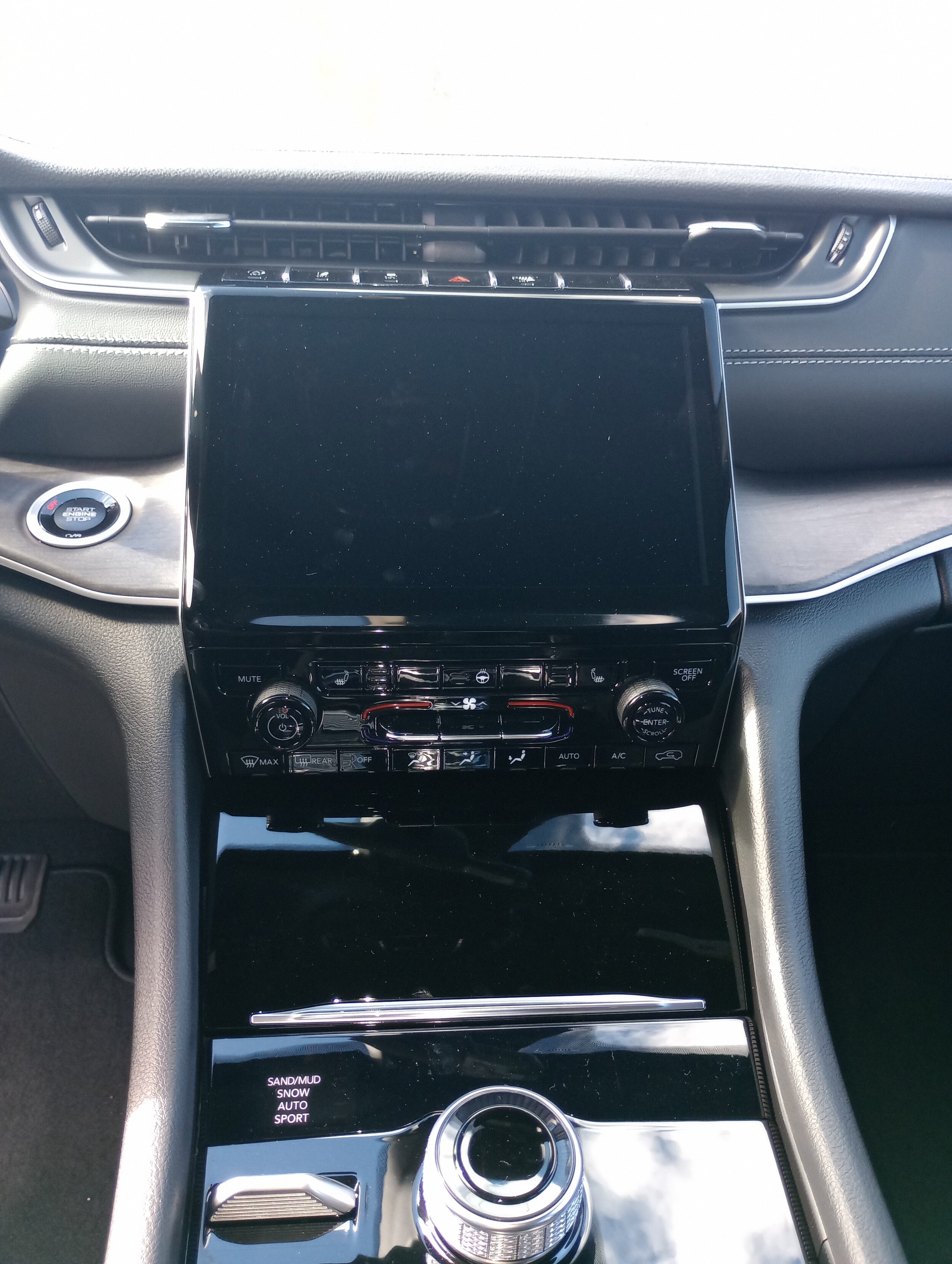 2025 Jeep Grand Cherokee Limited photo 2