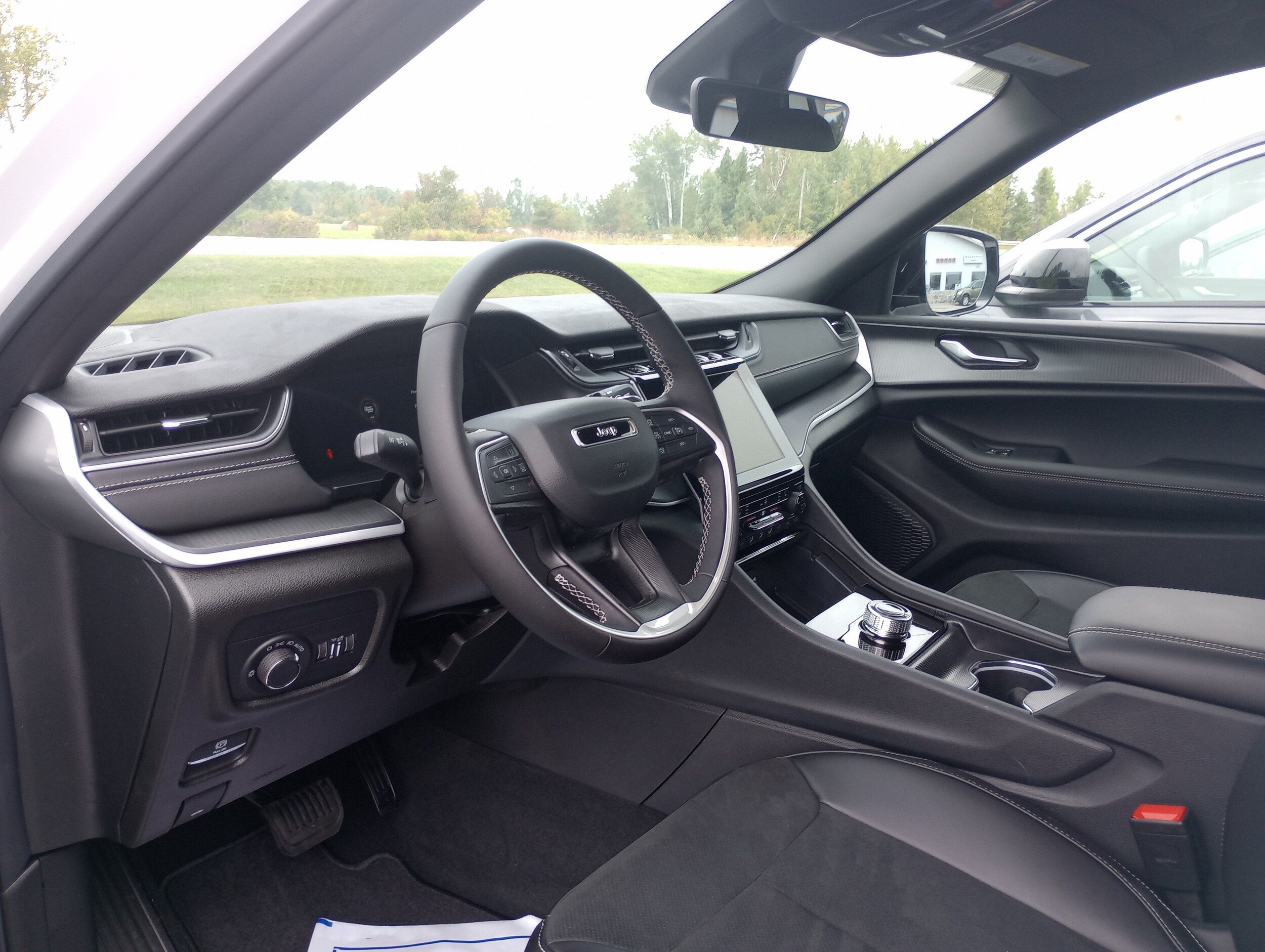 2025 Jeep Grand Cherokee Altitude photo 2