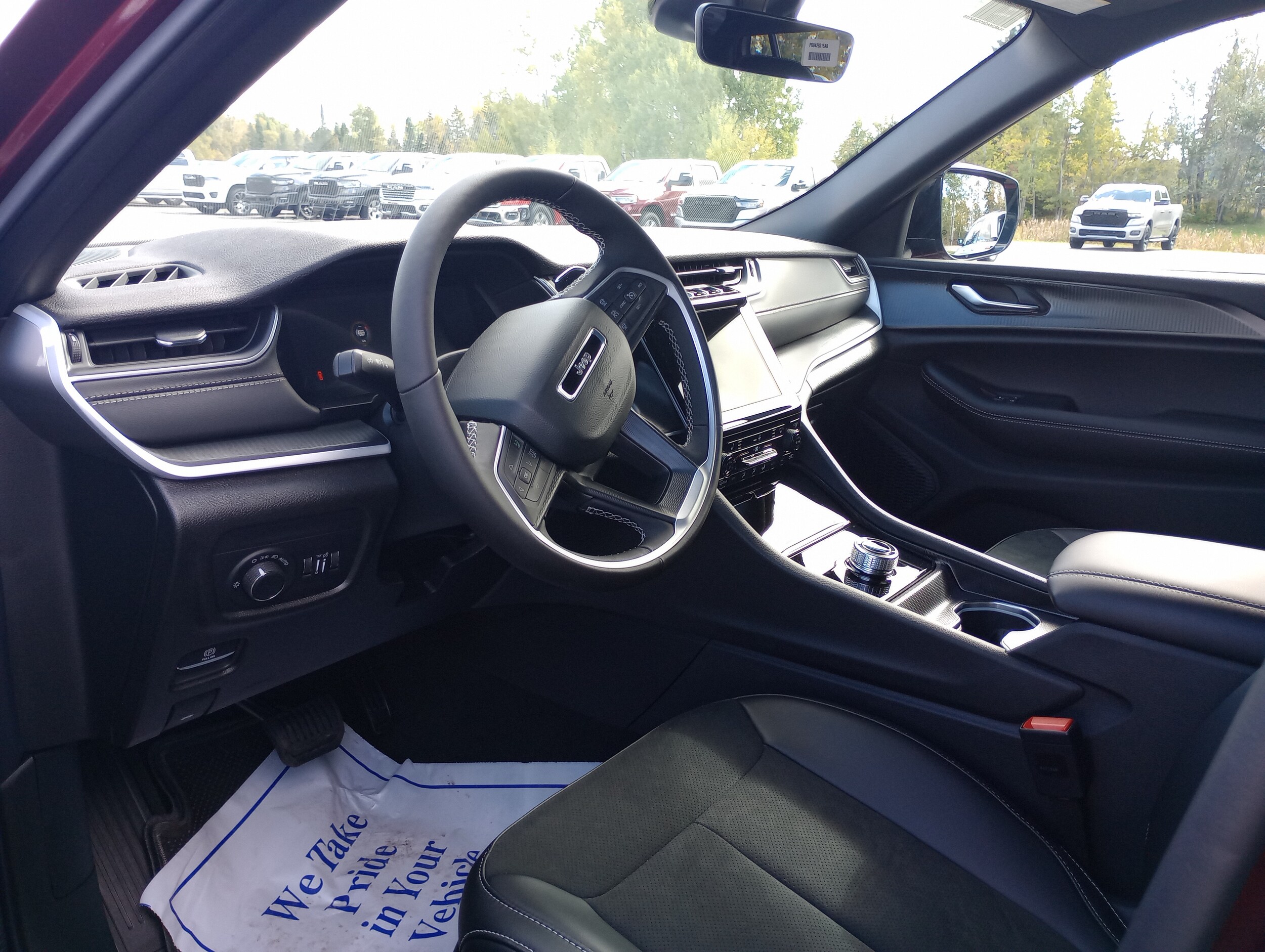 2025 Jeep Grand Cherokee Altitude photo 3