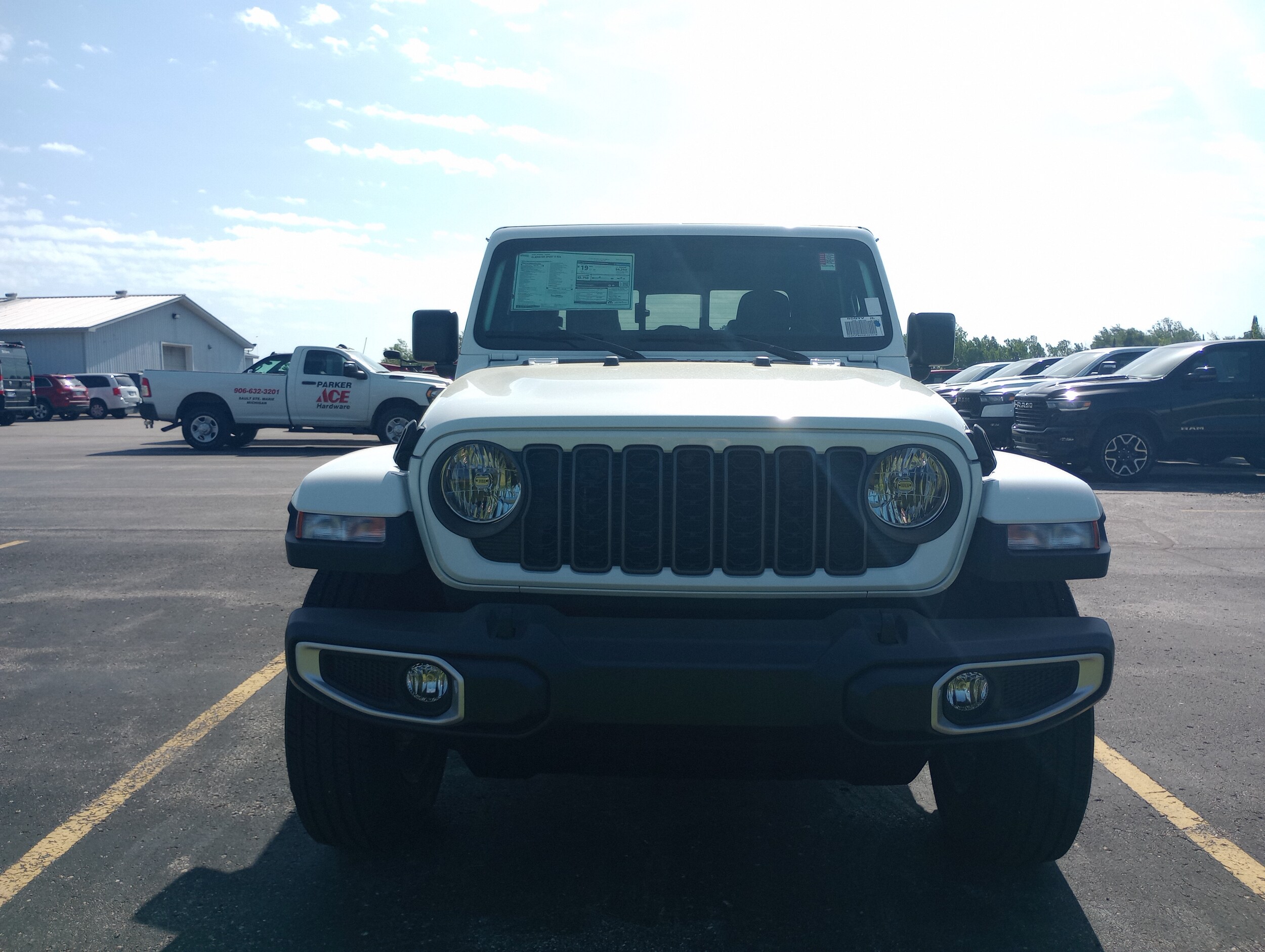 2025 Jeep Gladiator Sport S photo 2