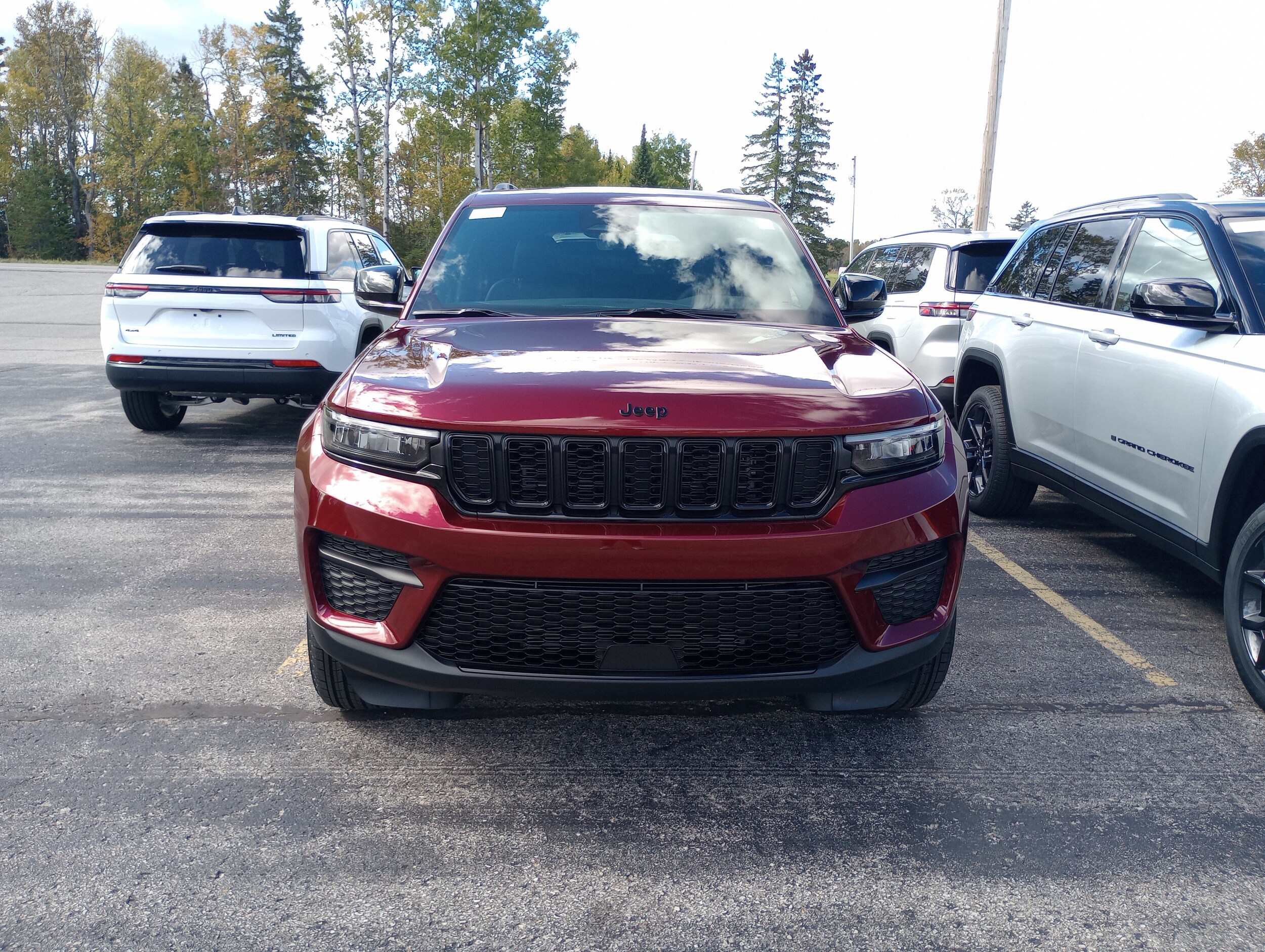 2025 Jeep Grand Cherokee Altitude photo 2