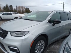 2026 Chrysler Pacifica SELECT Passenger Van