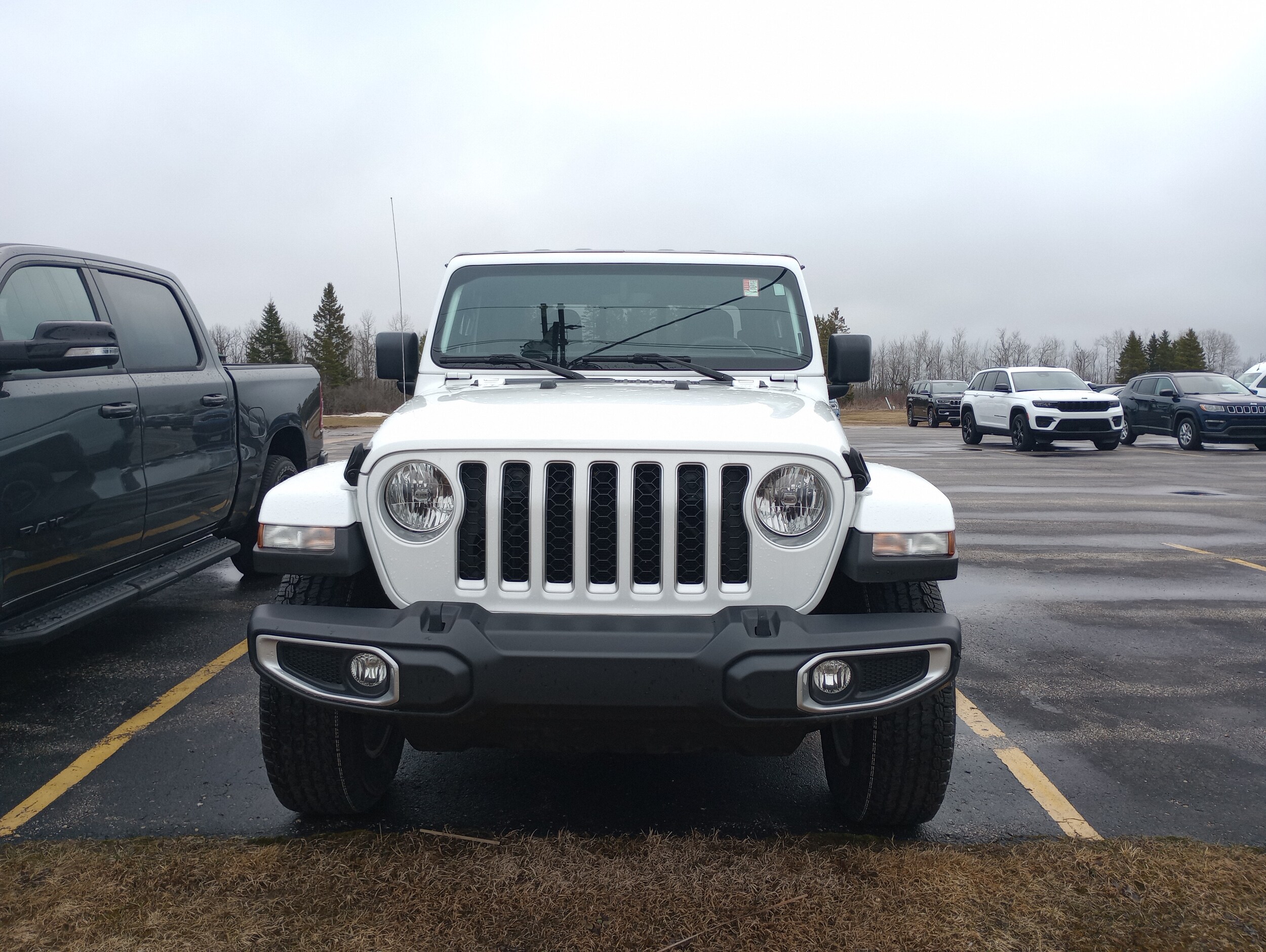 2023 Jeep Gladiator Overland photo 2