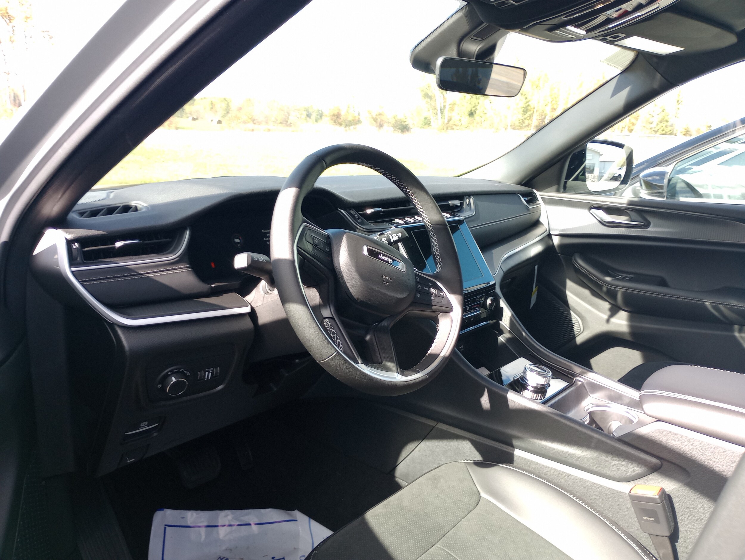 2025 Jeep Grand Cherokee Altitude photo 3