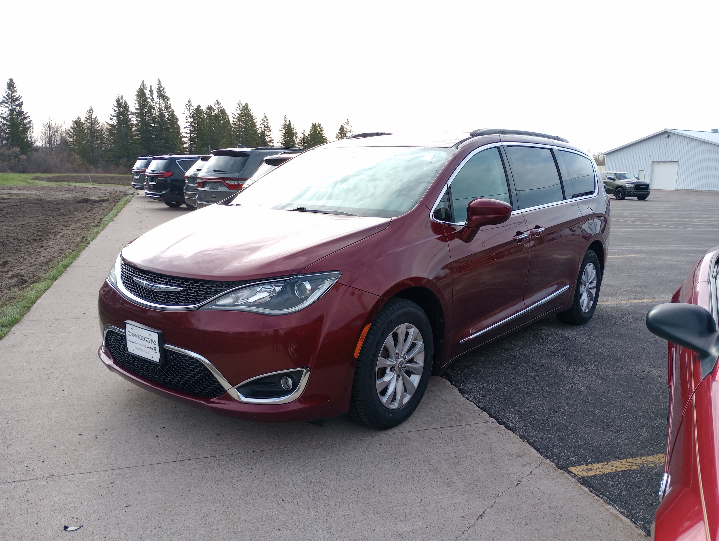 2017 Chrysler Pacifica Touring-L's photo