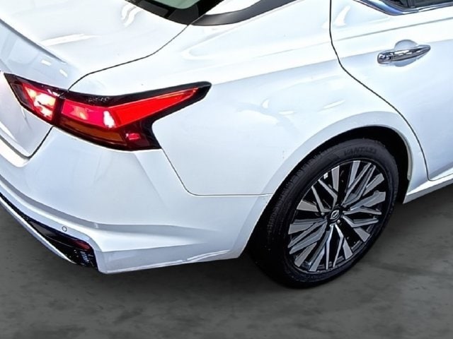 2025 Nissan Altima SV - Photo 15