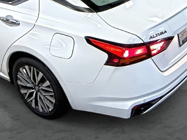 2025 Nissan Altima SV - Photo 11