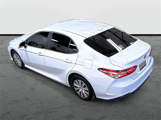 2019 Toyota Camry Hybrid LE photo 2