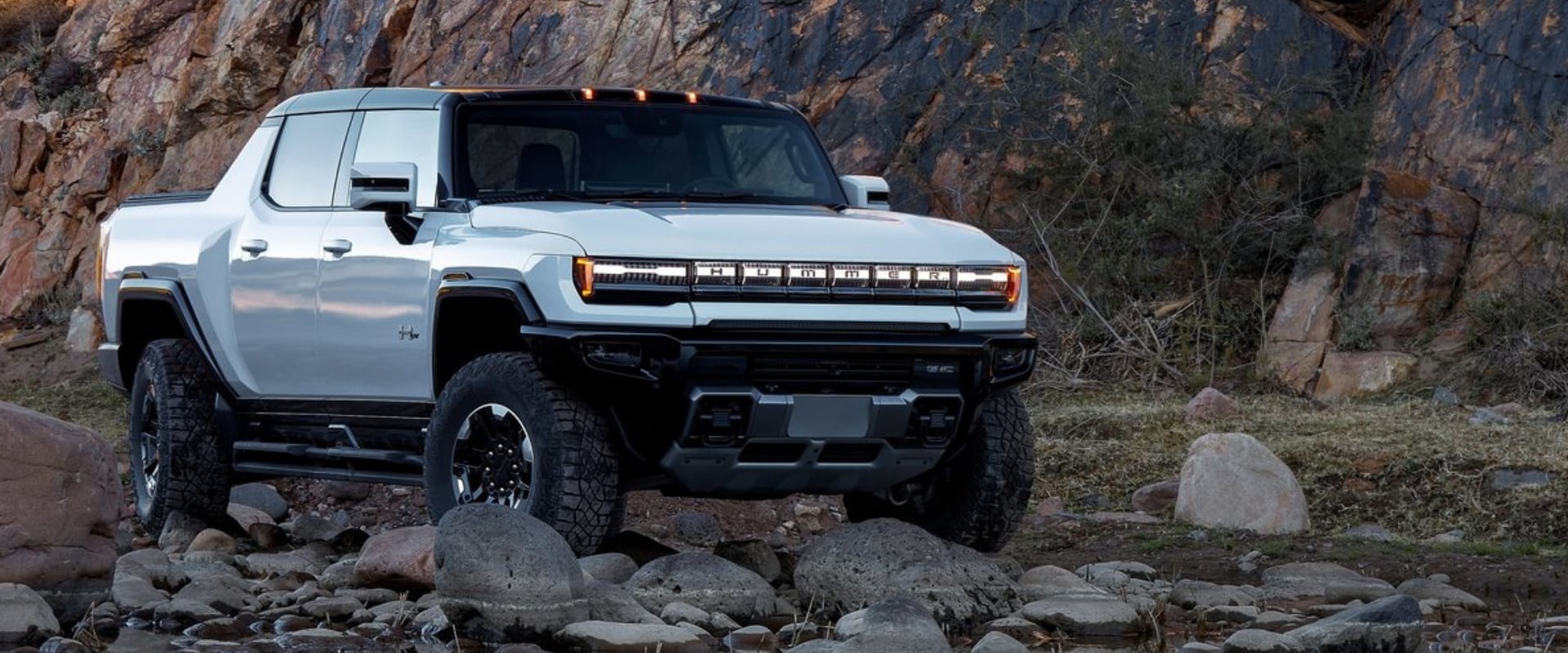 New 2024 GMC Hummer EV Pickup Truck Hero Image