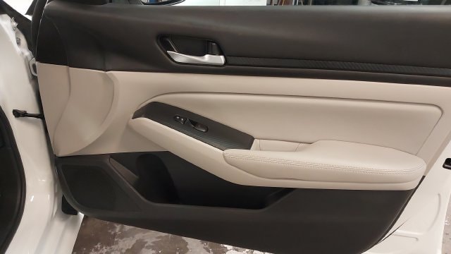 2025 Nissan Altima SV - Photo 35