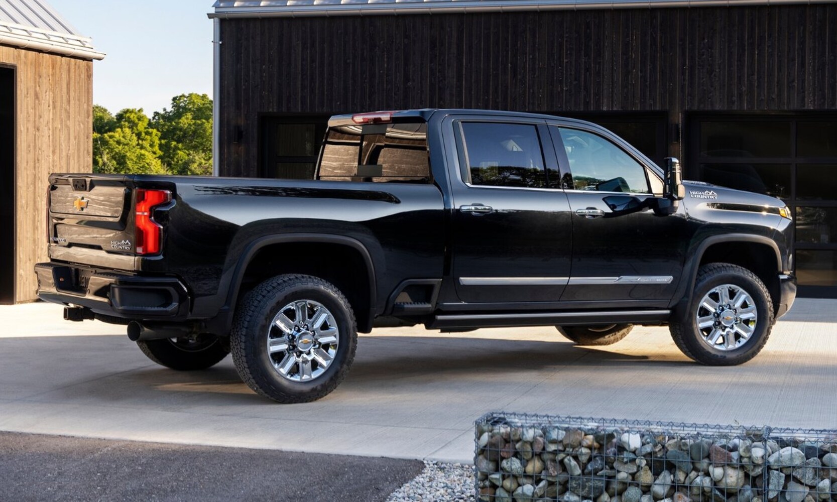 2024 GMC Sierra vs. 2024 Chevy Silverado 2500 HD Brotherly HeavyDuty