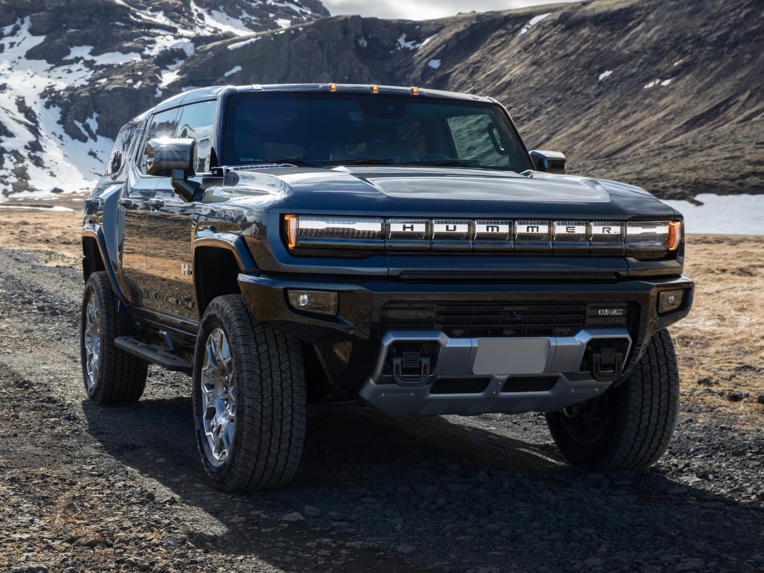 Front exterior view of the 2025 GMC Hummer EV SUV