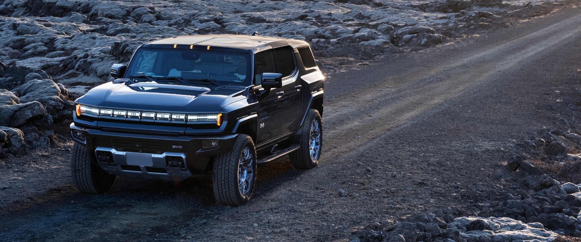 New 2025 GMC Hummer EV SUV Hero Image