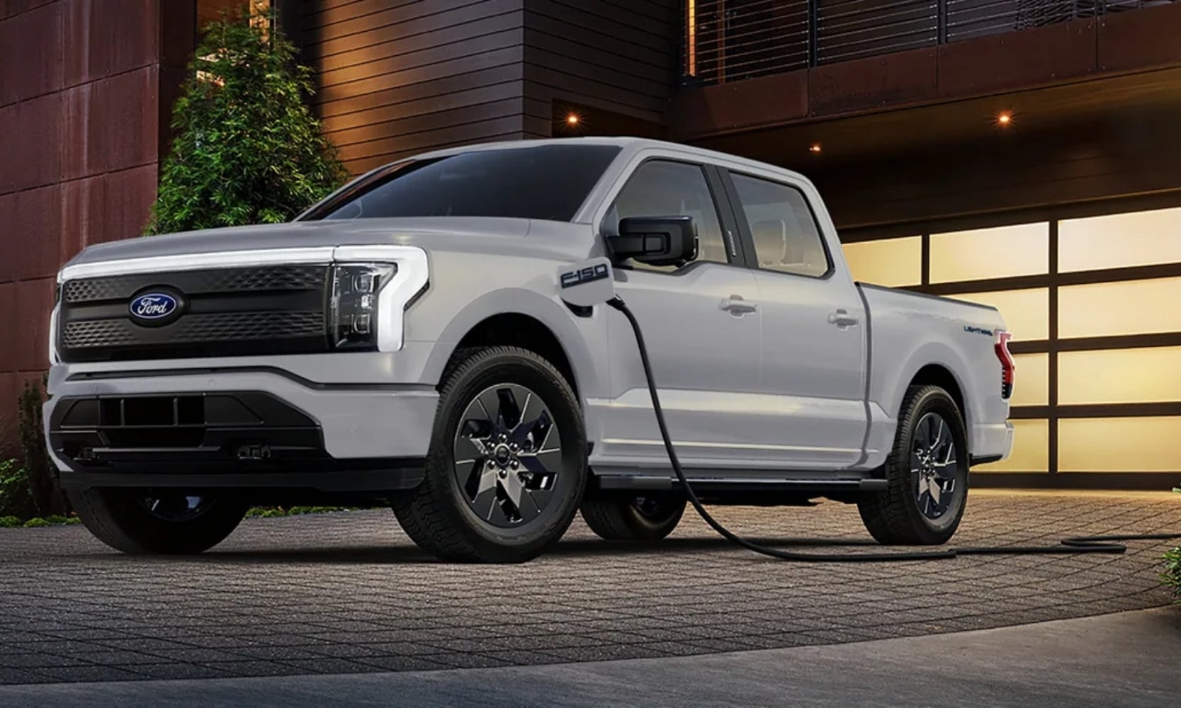 2025 Ford F-150 Lightning EV range and battery comparison