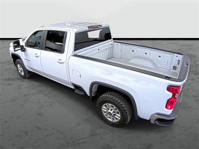 2024 Chevrolet Silverado 2500HD LT photo 2