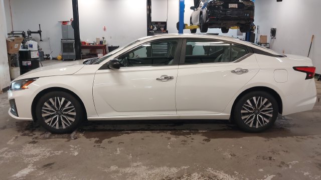 2025 Nissan Altima SV - Photo 38