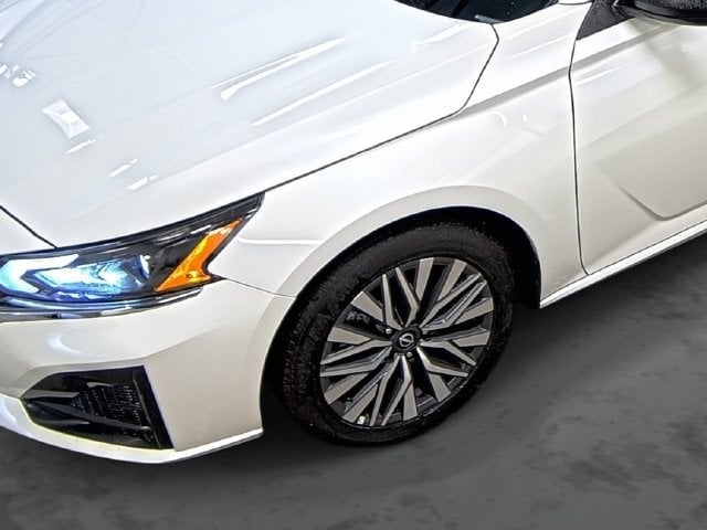 2025 Nissan Altima SV - Photo 9