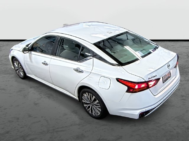 2025 Nissan Altima SV - Photo 3