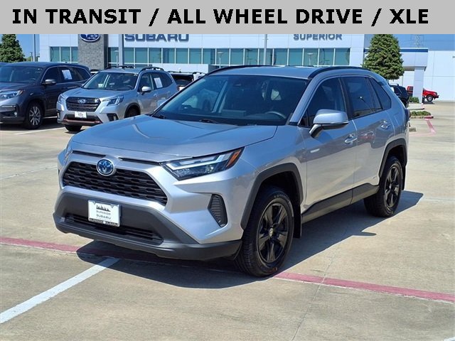 2023 Toyota RAV4 XLE's photo