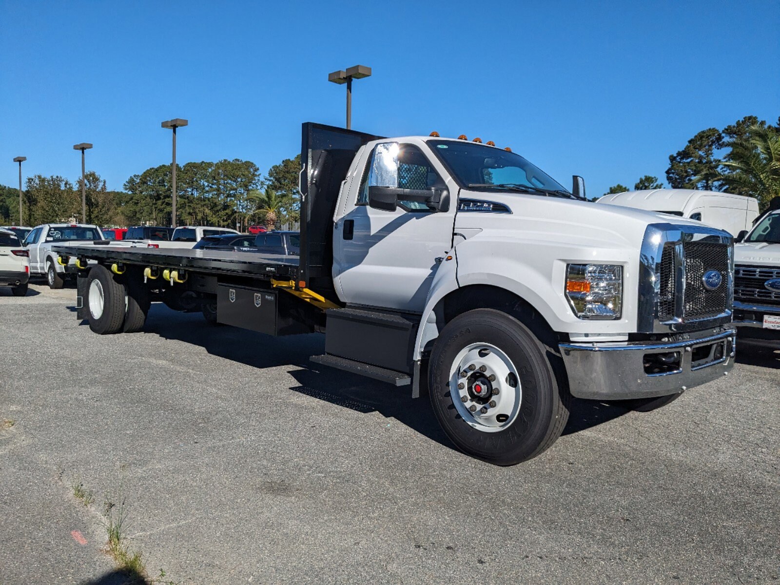2025 Ford F-750 Base photo 2
