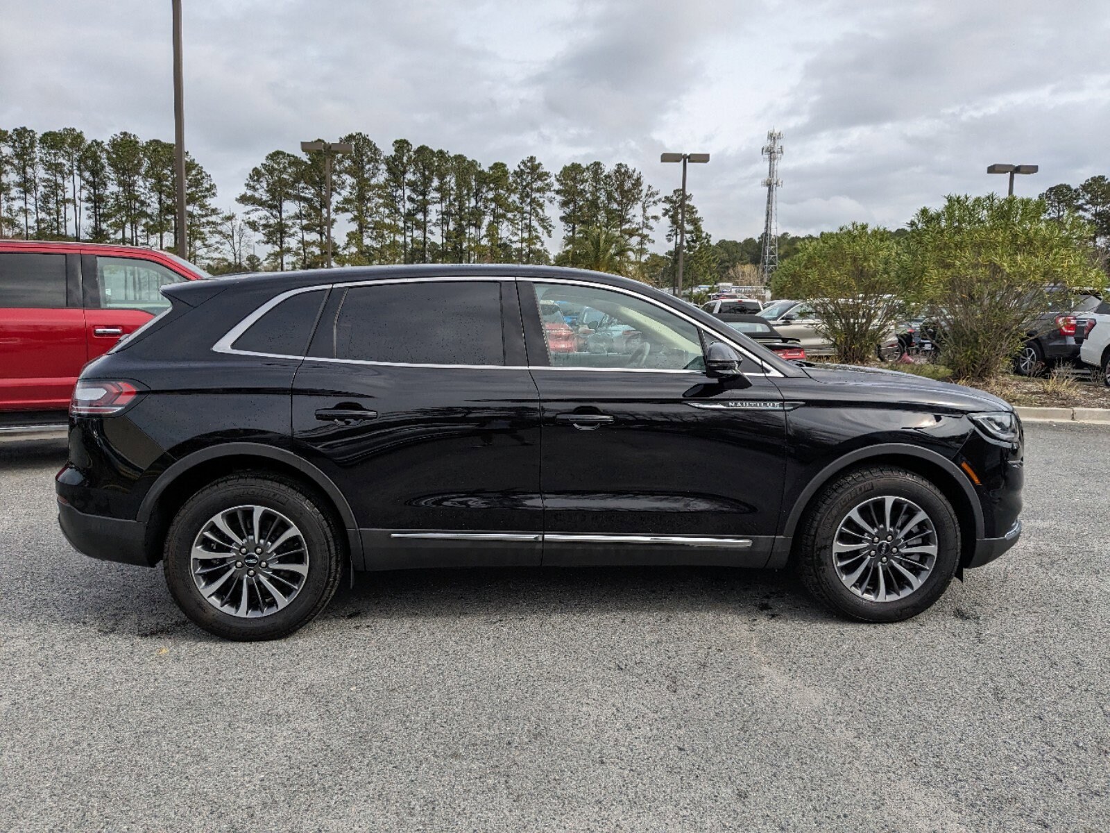 2023 Lincoln Nautilus Standard photo 3