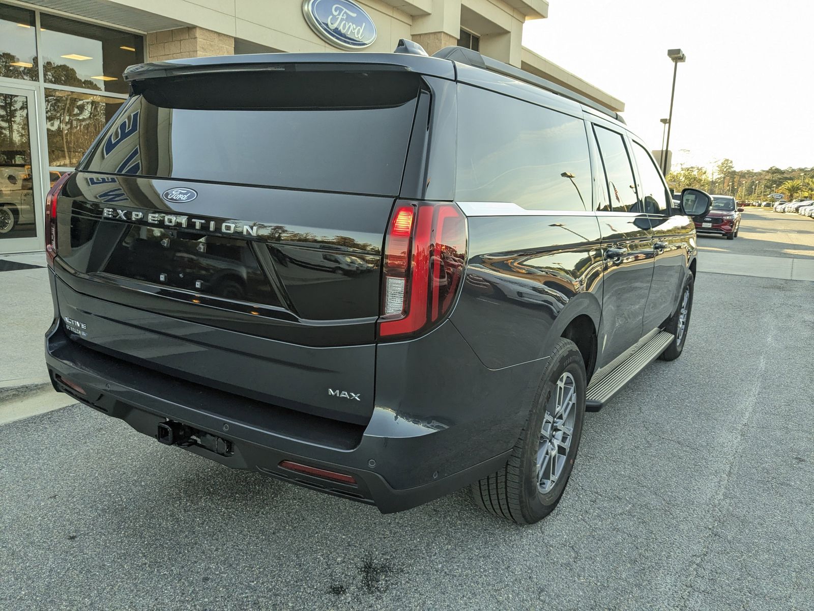 2025 Ford Expedition MAX photo 4