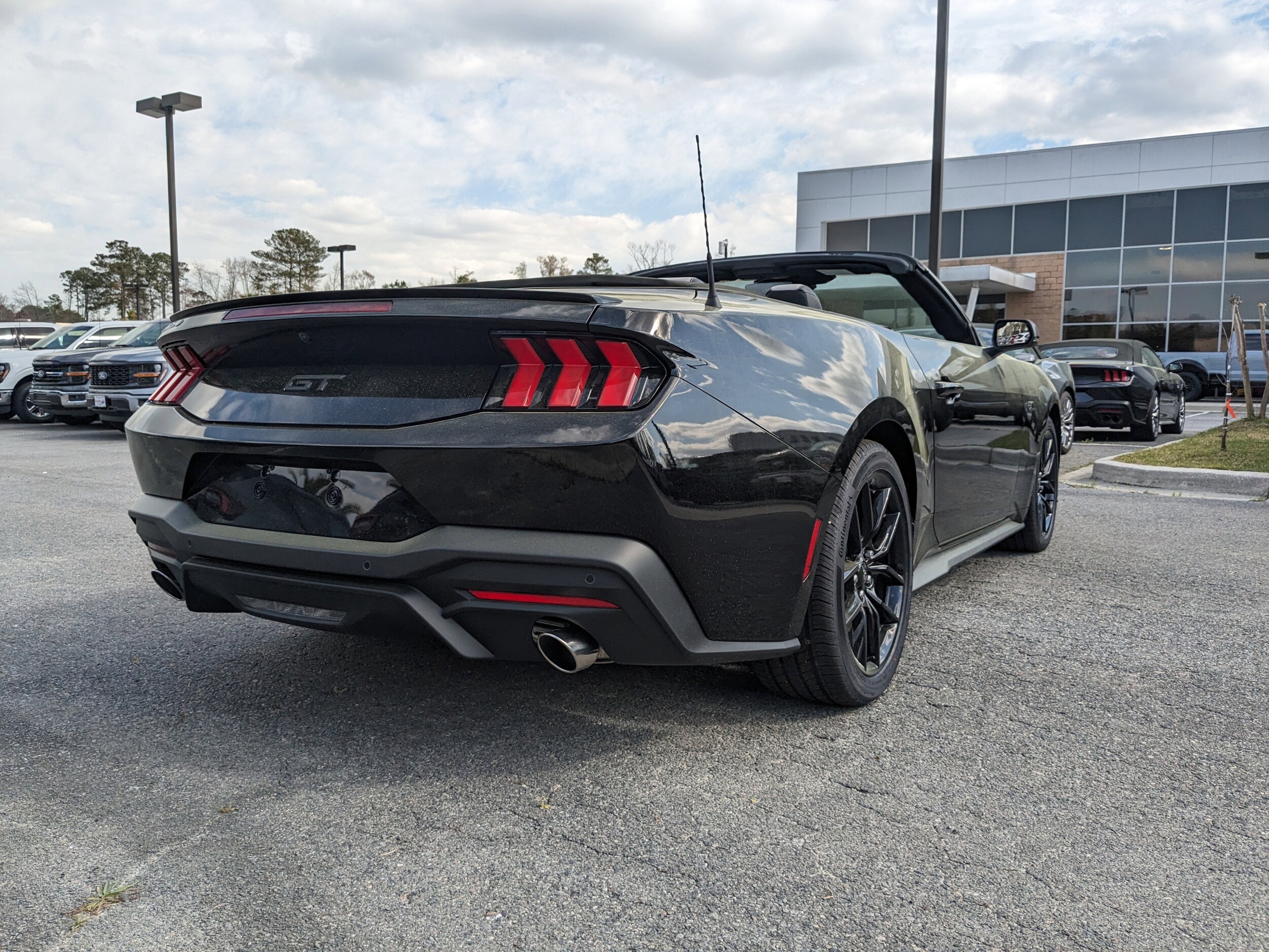 2025 Ford Mustang GT Premium Convertible photo 3