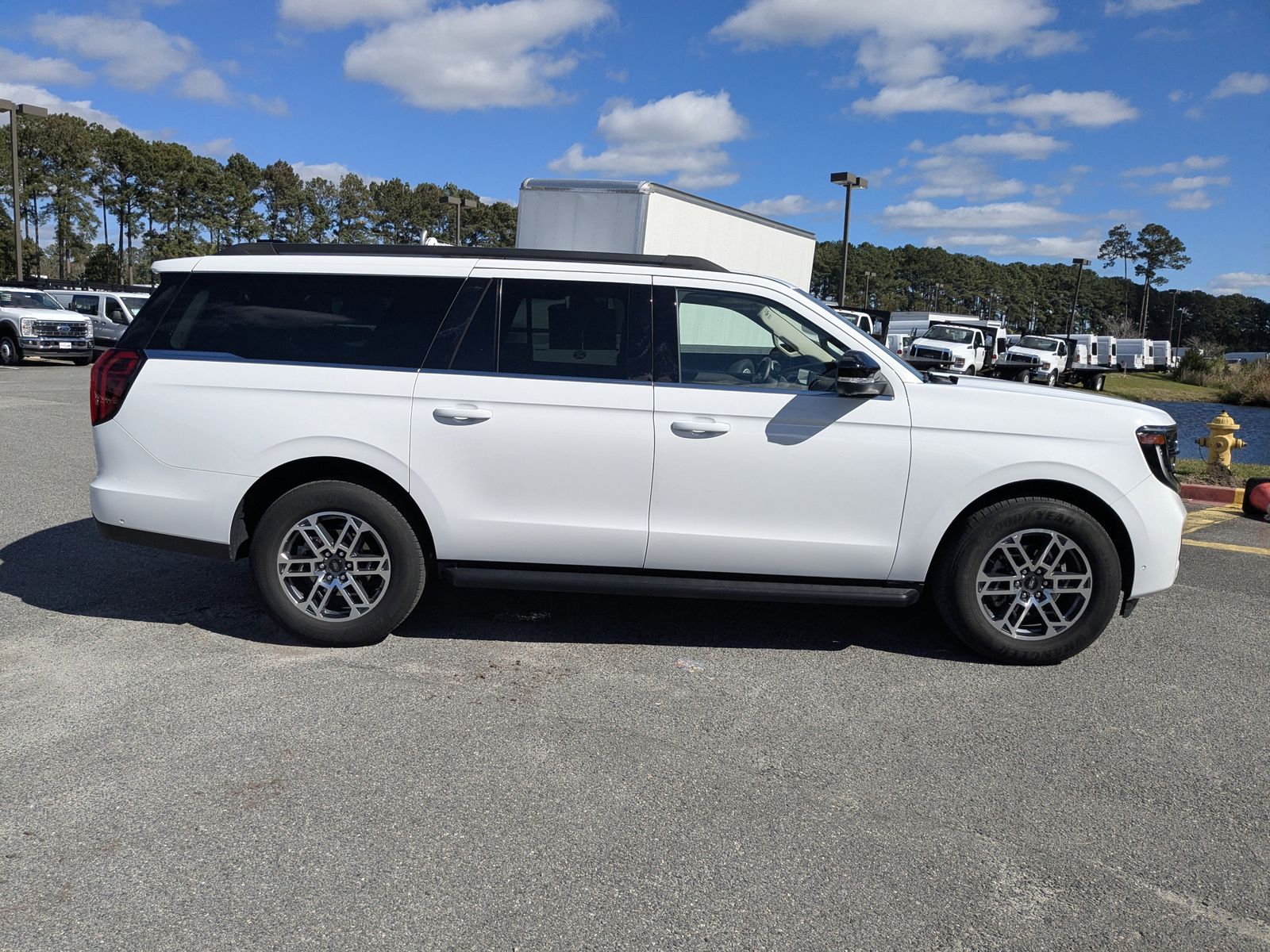 2025 Ford Expedition MAX photo 2