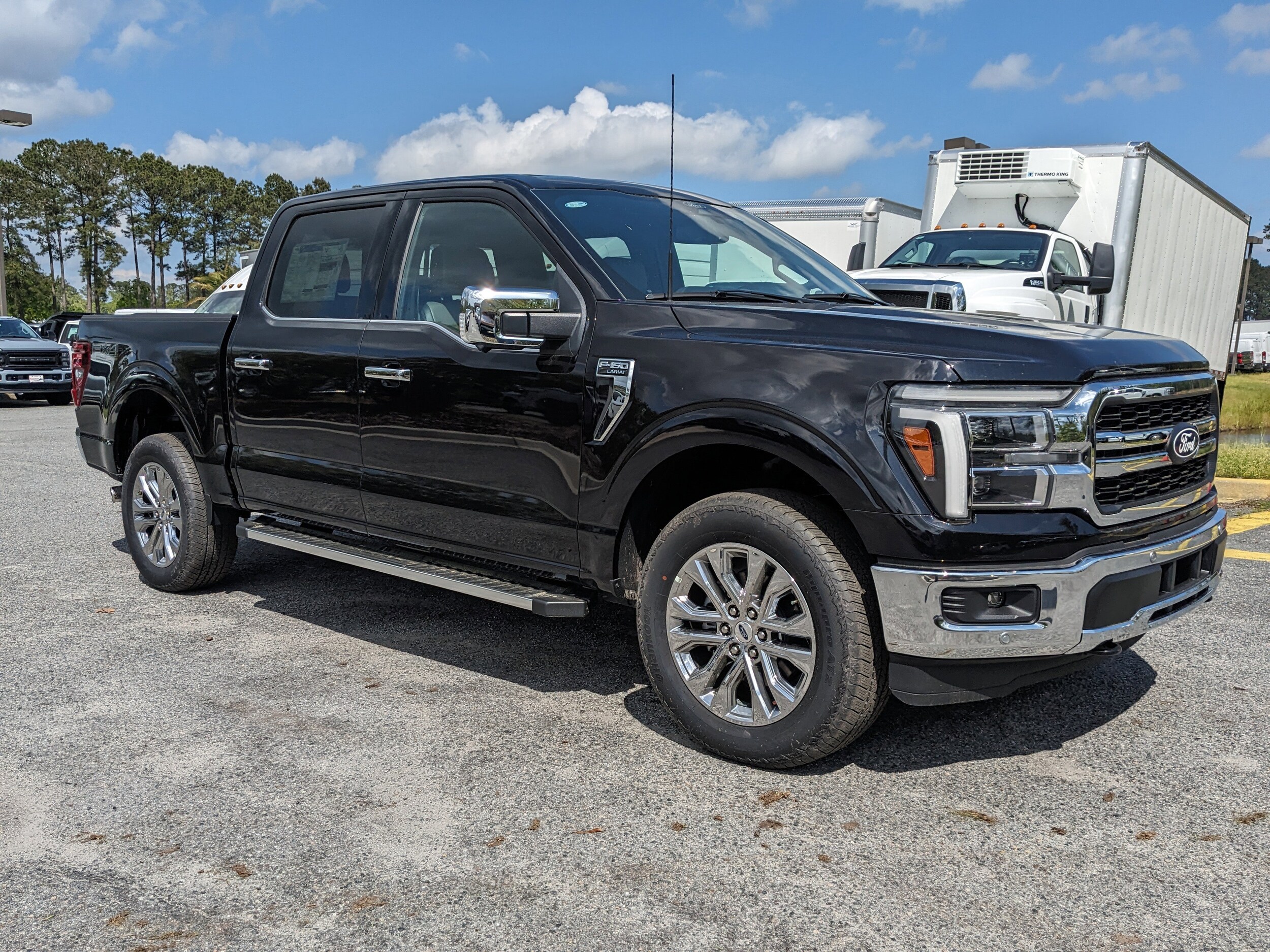2025 Ford F-150 Lariat photo 2