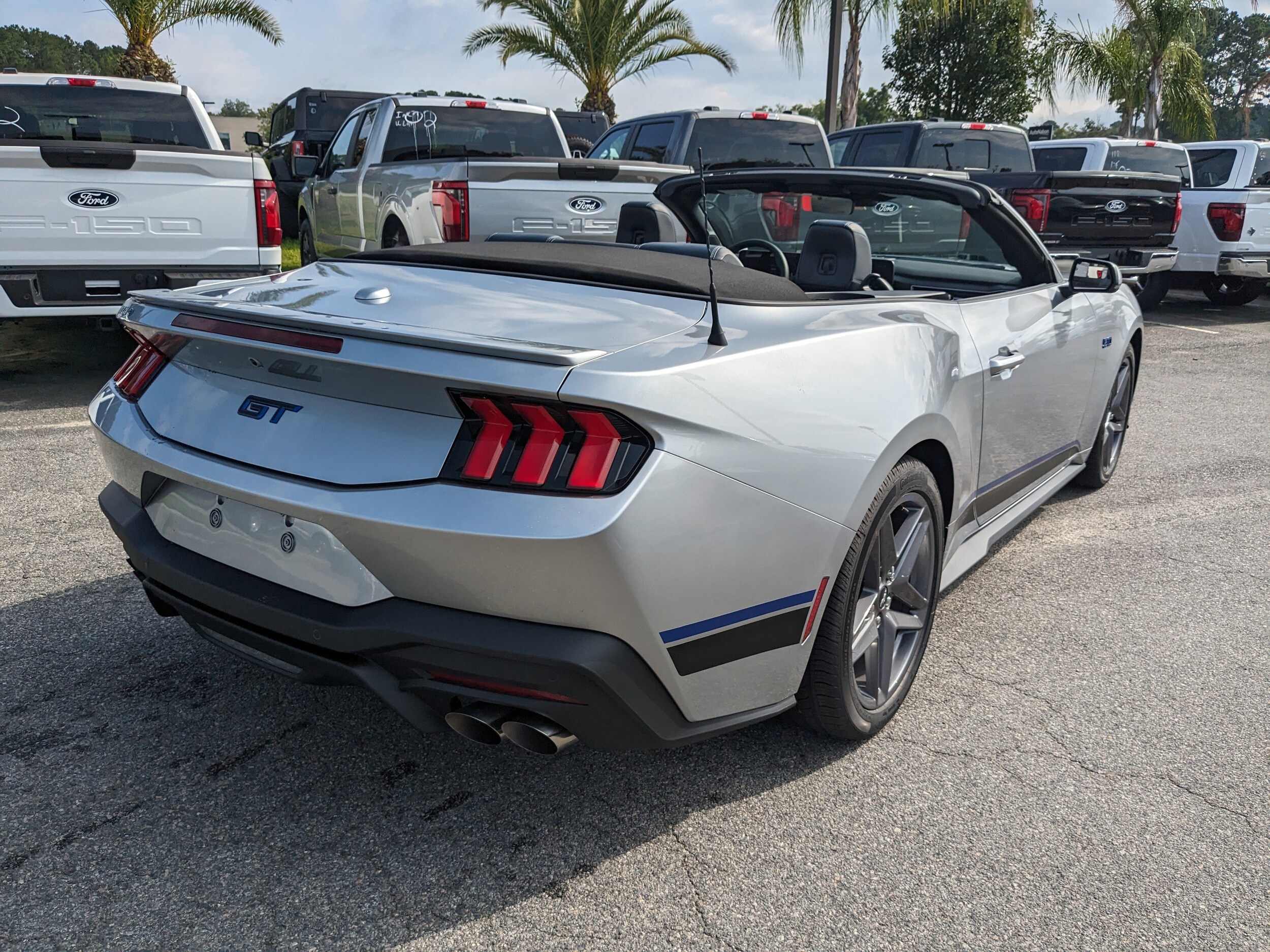 2025 Ford Mustang GT Premium Convertible photo 3