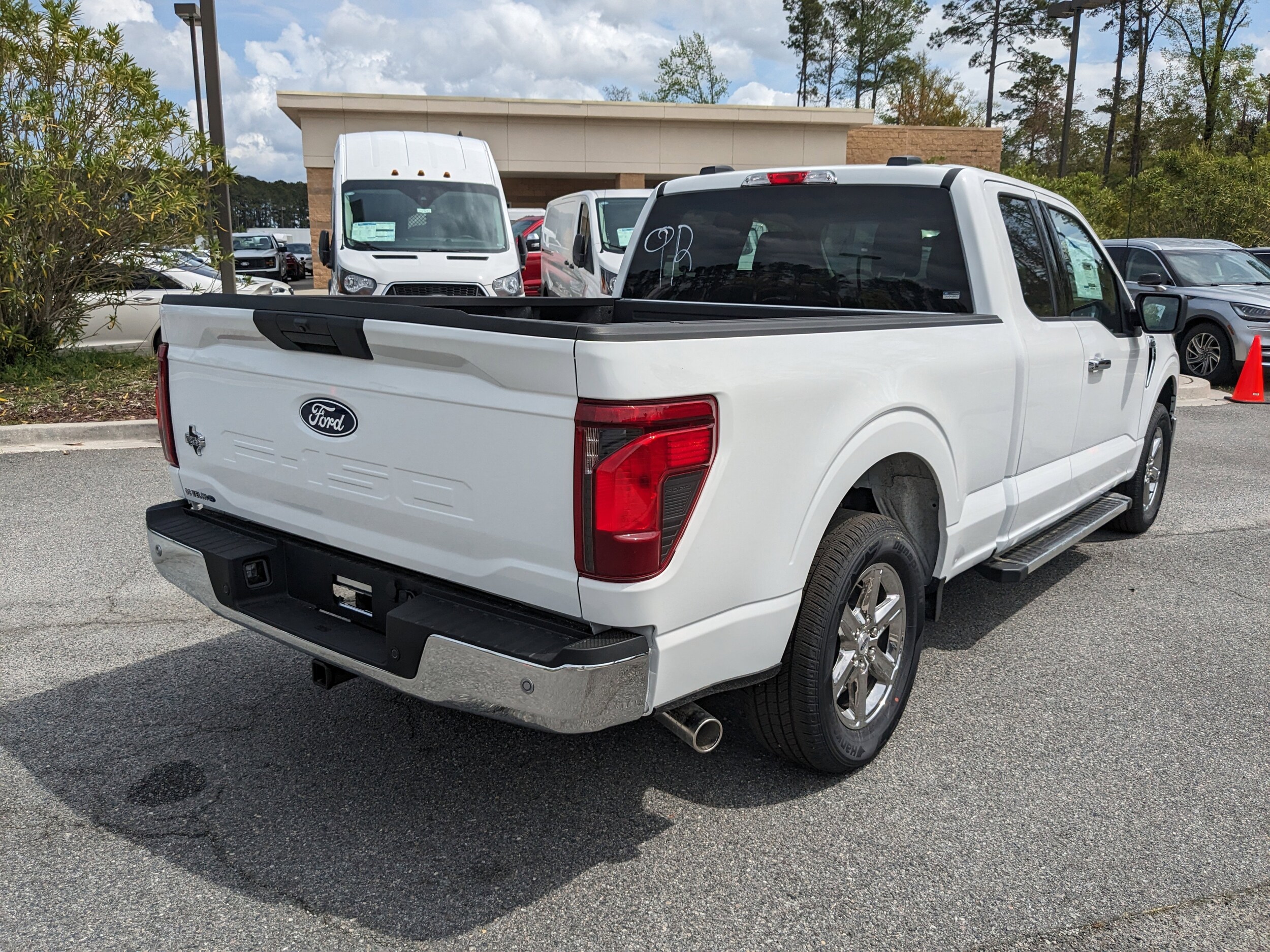 2025 Ford F-150 XLT photo 3
