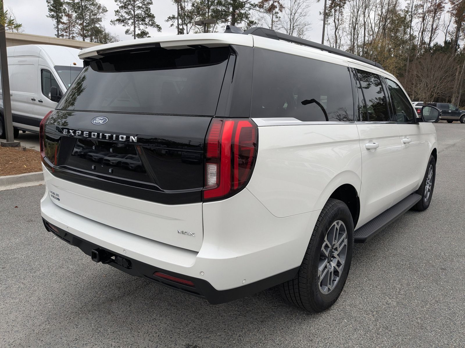 2025 Ford Expedition MAX photo 4