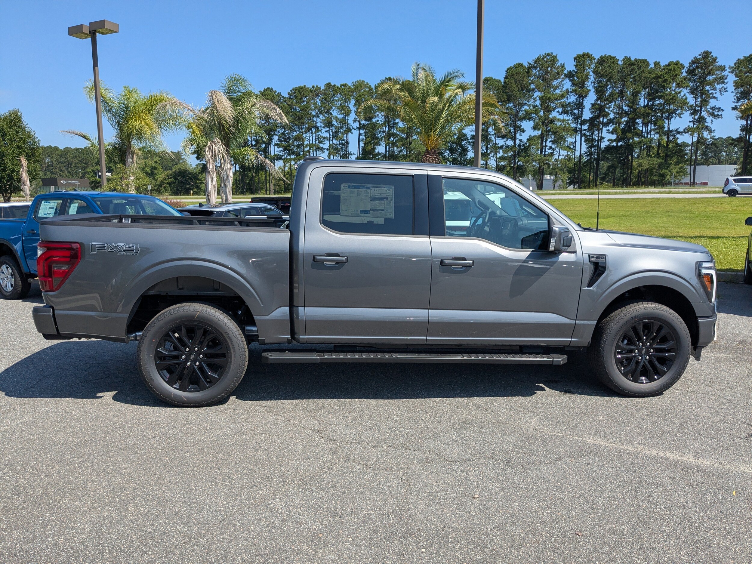2025 Ford F-150 Lariat photo 3