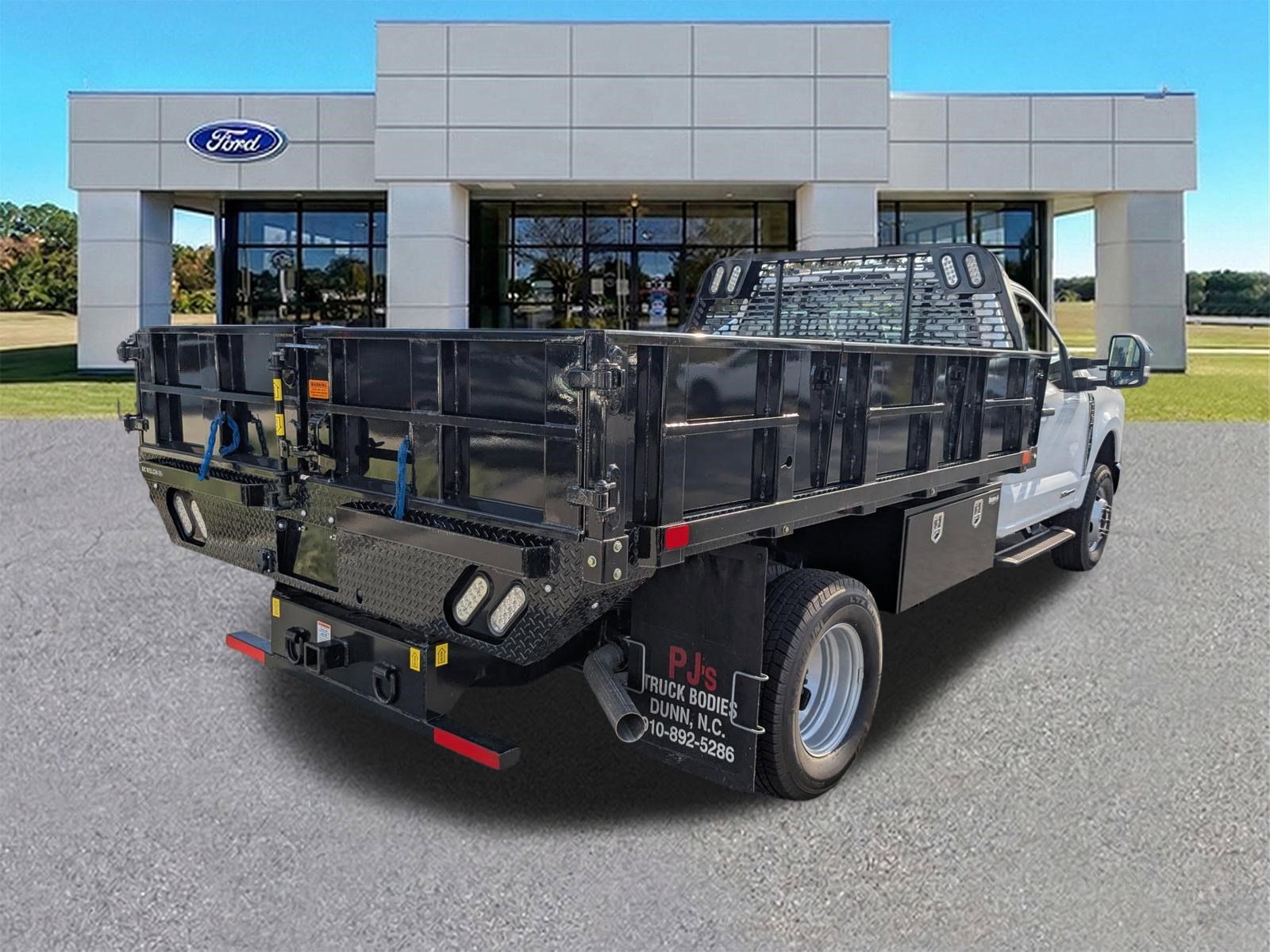 2024 Ford F-350 Super Duty Chassis Cab XL - Photo 4