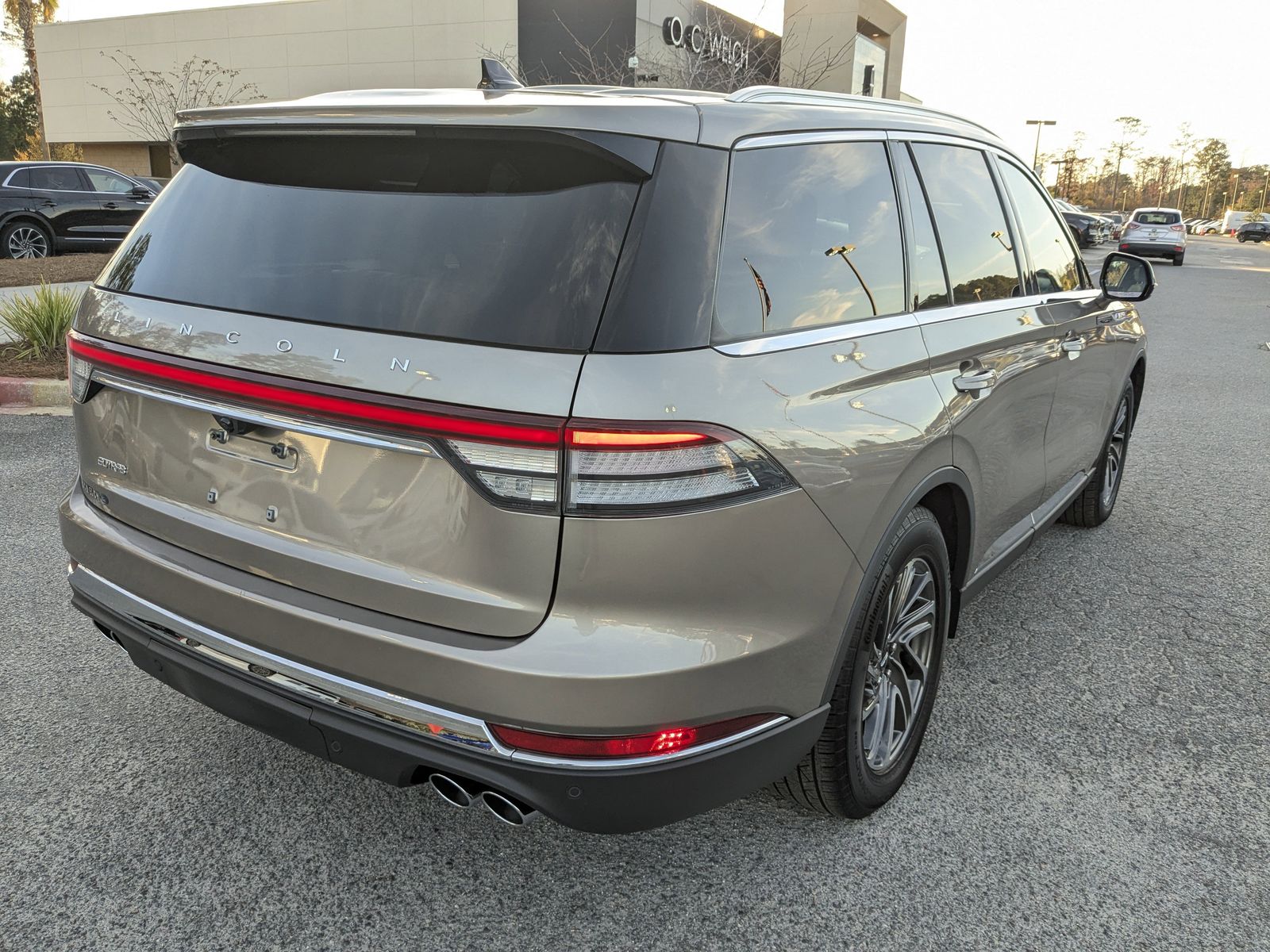 2021 Lincoln Aviator Standard photo 3