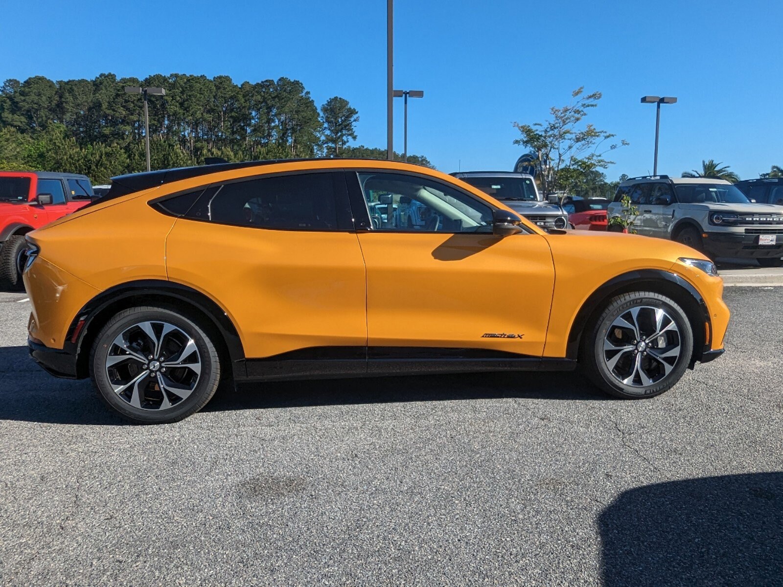 2022 Ford Mustang Mach-E Premium photo 2