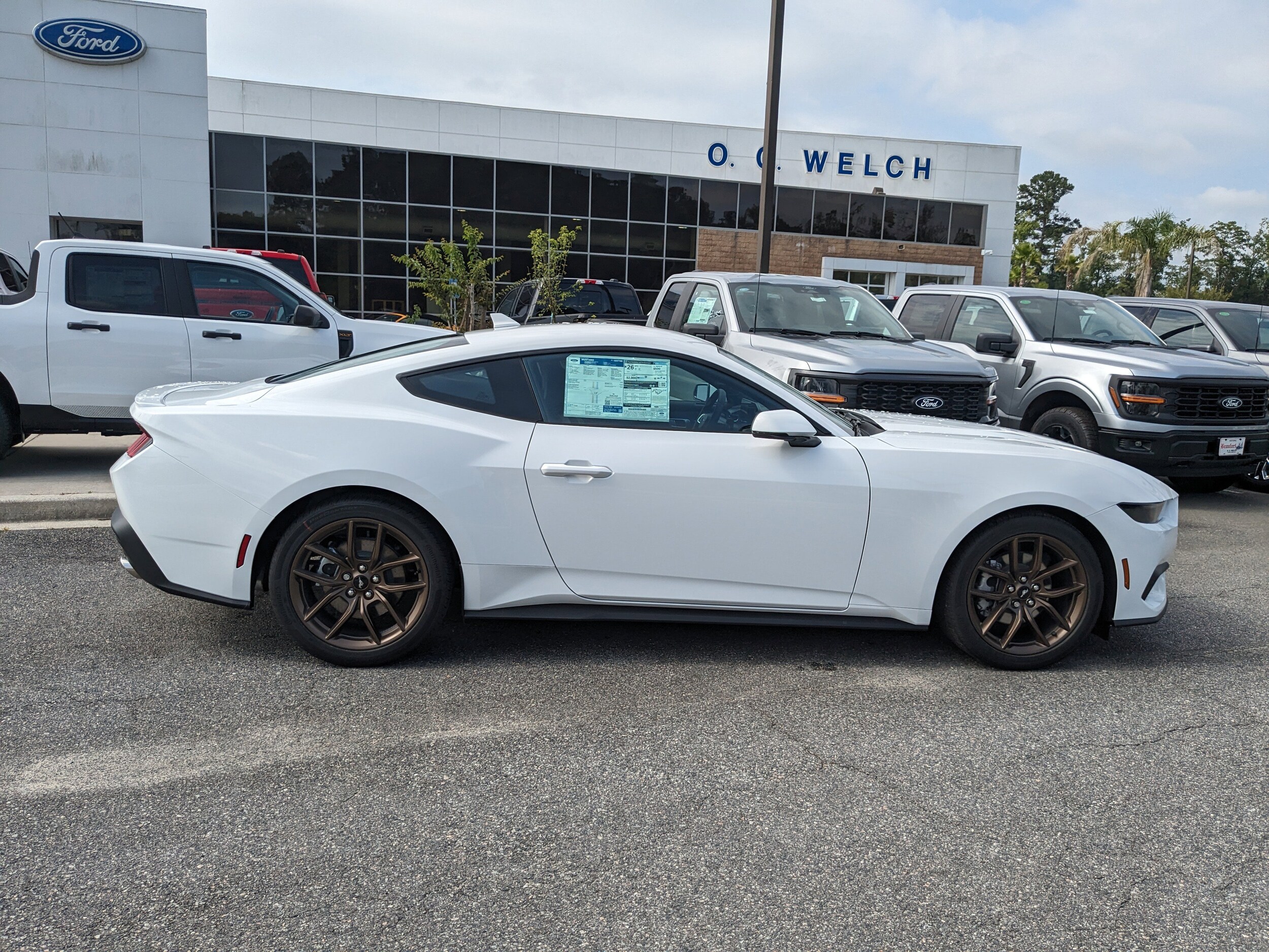 2025 Ford Mustang EcoBoost Premium photo 3