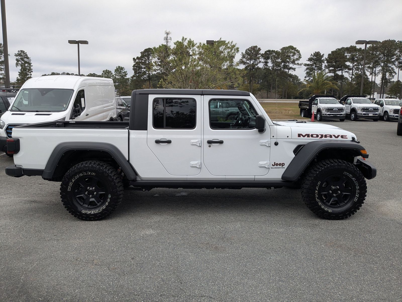 2022 Jeep Gladiator Mojave photo 2