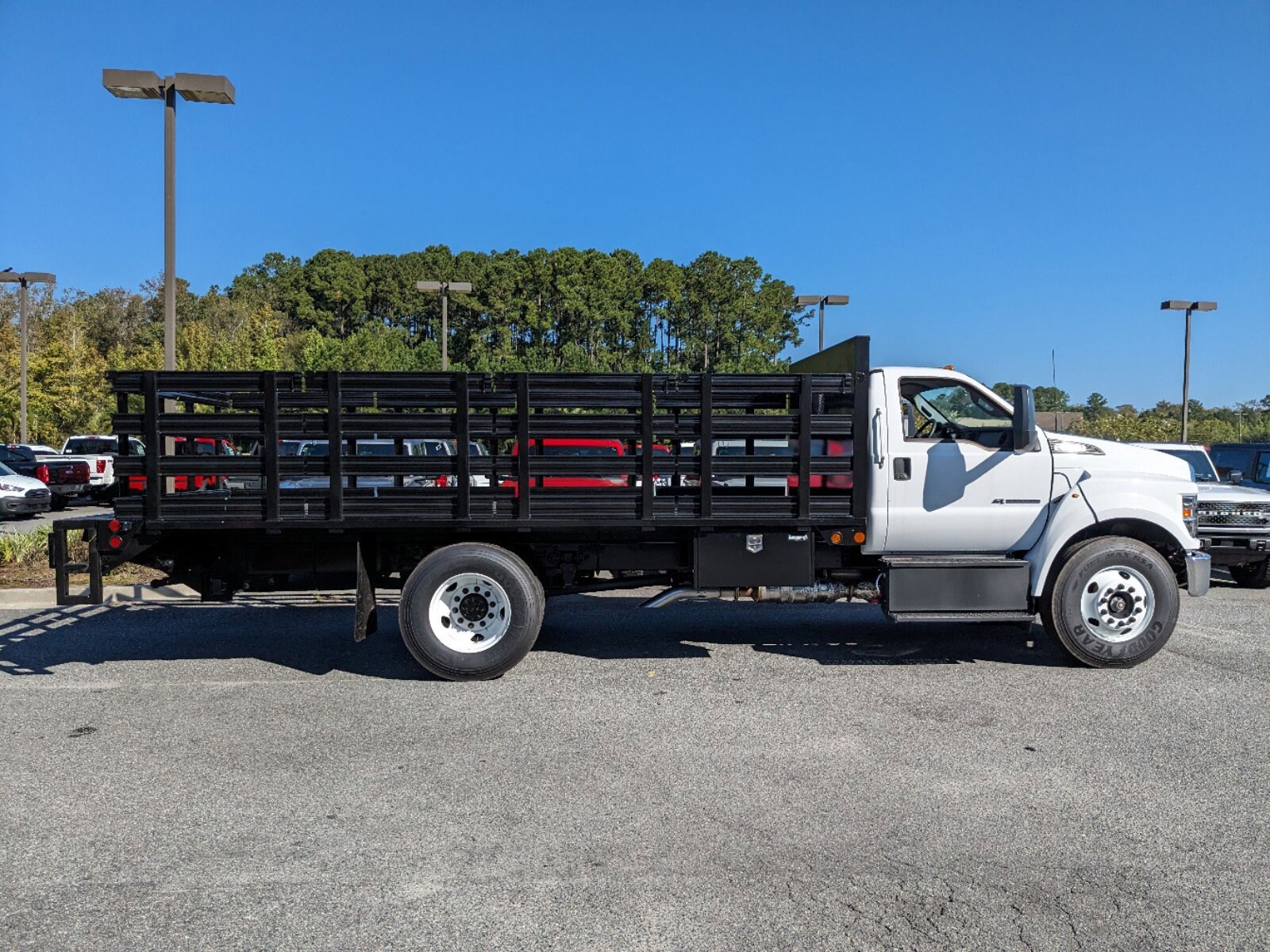 2024 Ford F-650 Base photo 2