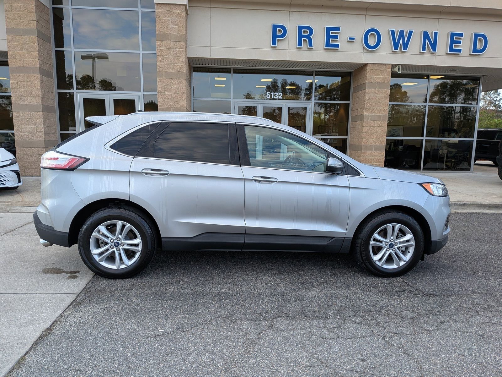 2020 Ford Edge SEL photo 3