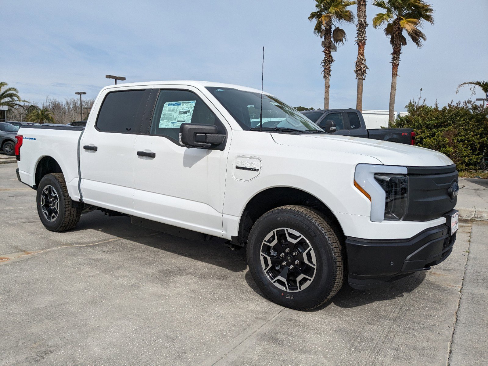 2023 Ford F-150 Lightning photo 2