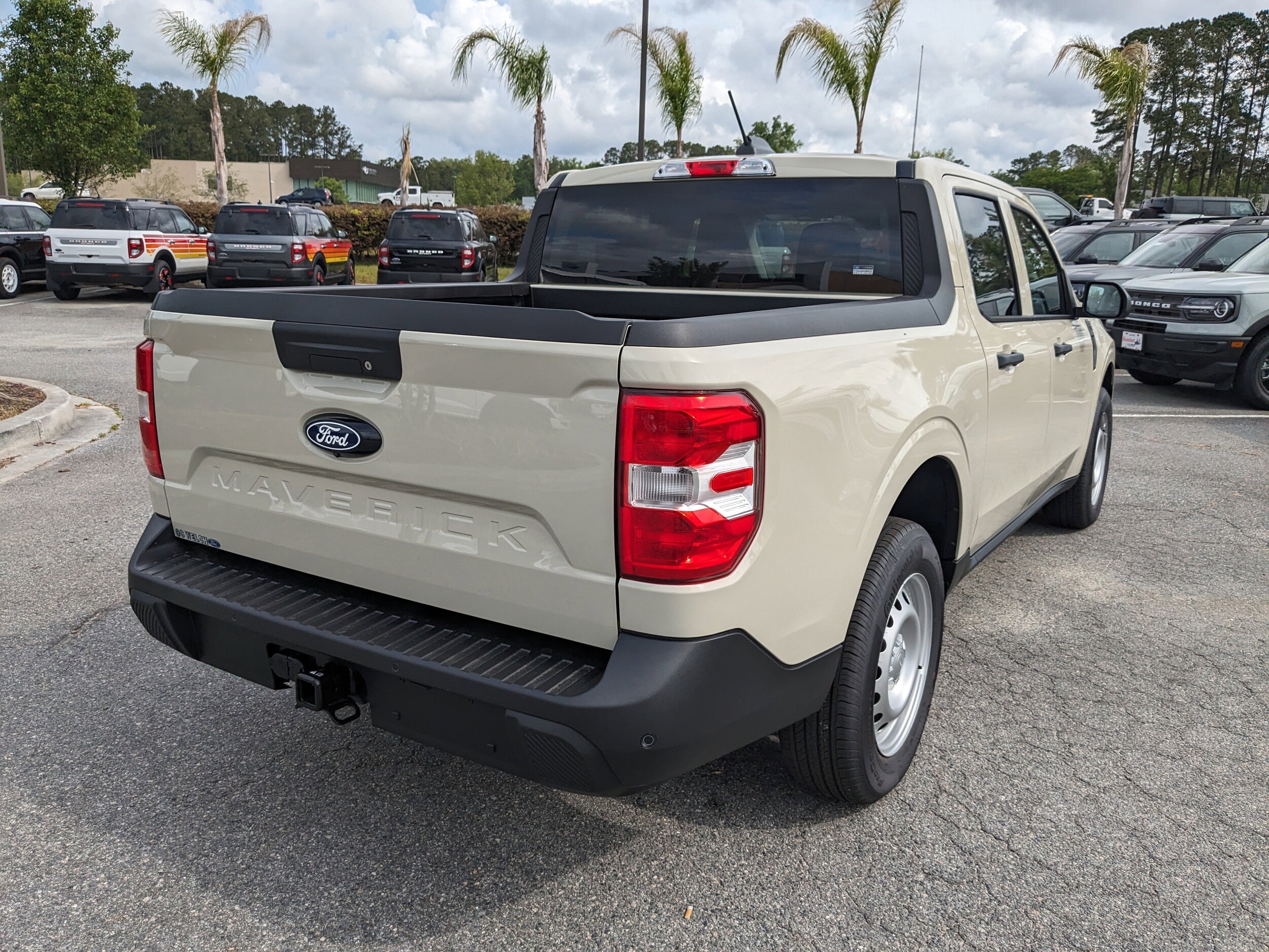 2025 Ford Maverick XL photo 2