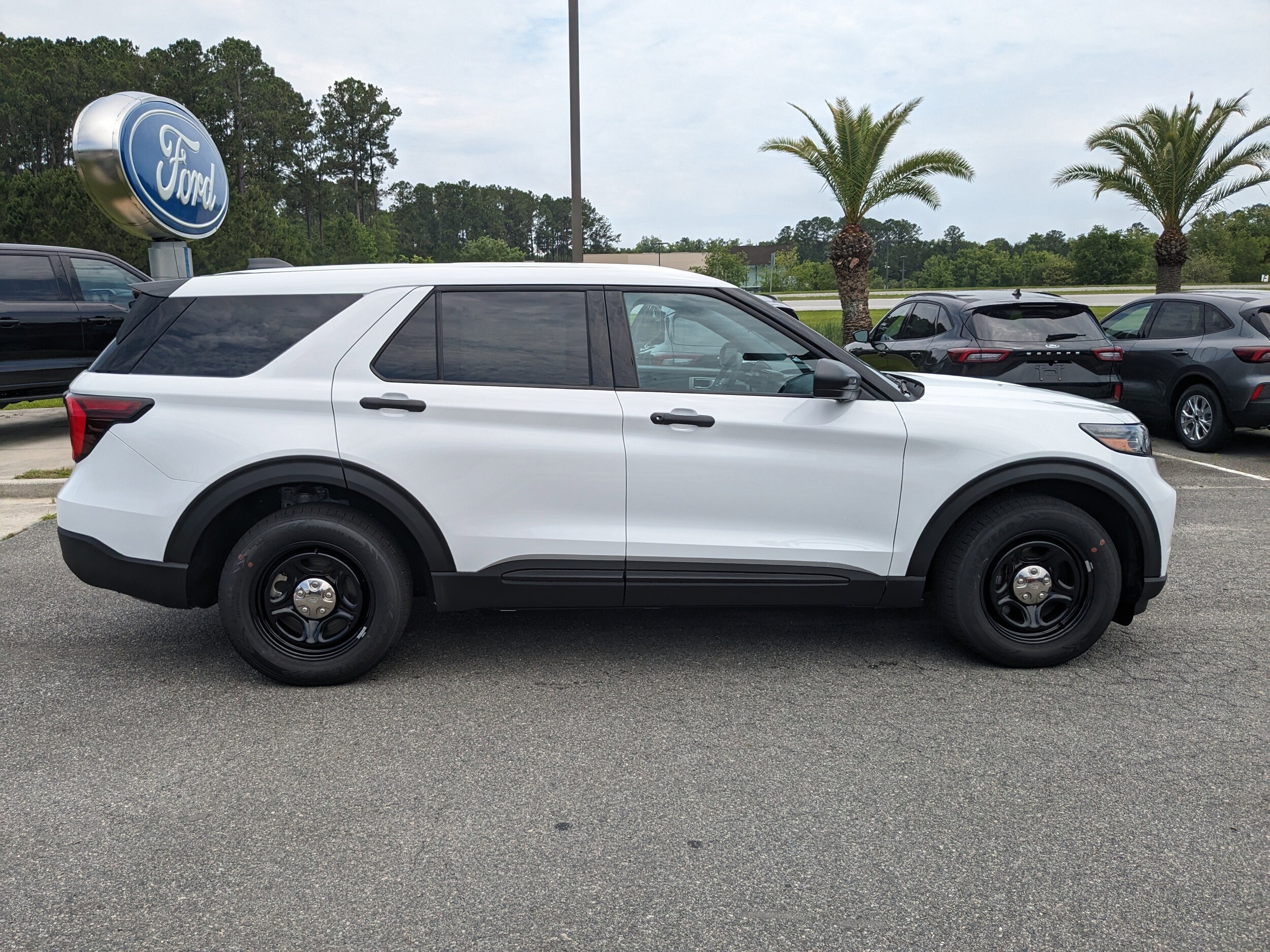 2025 Ford Explorer photo 3