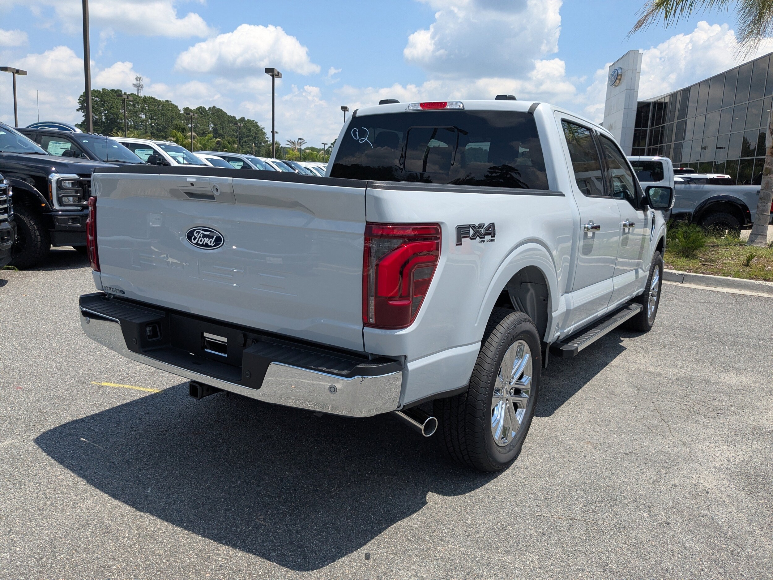 2025 Ford F-150 Lariat photo 4