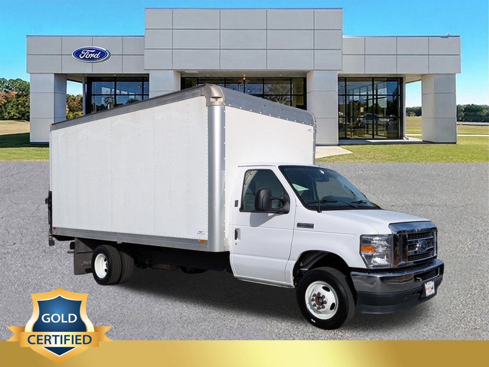 2023 Ford E-Series DRW E-450 Super Duty 176 in WB's photo