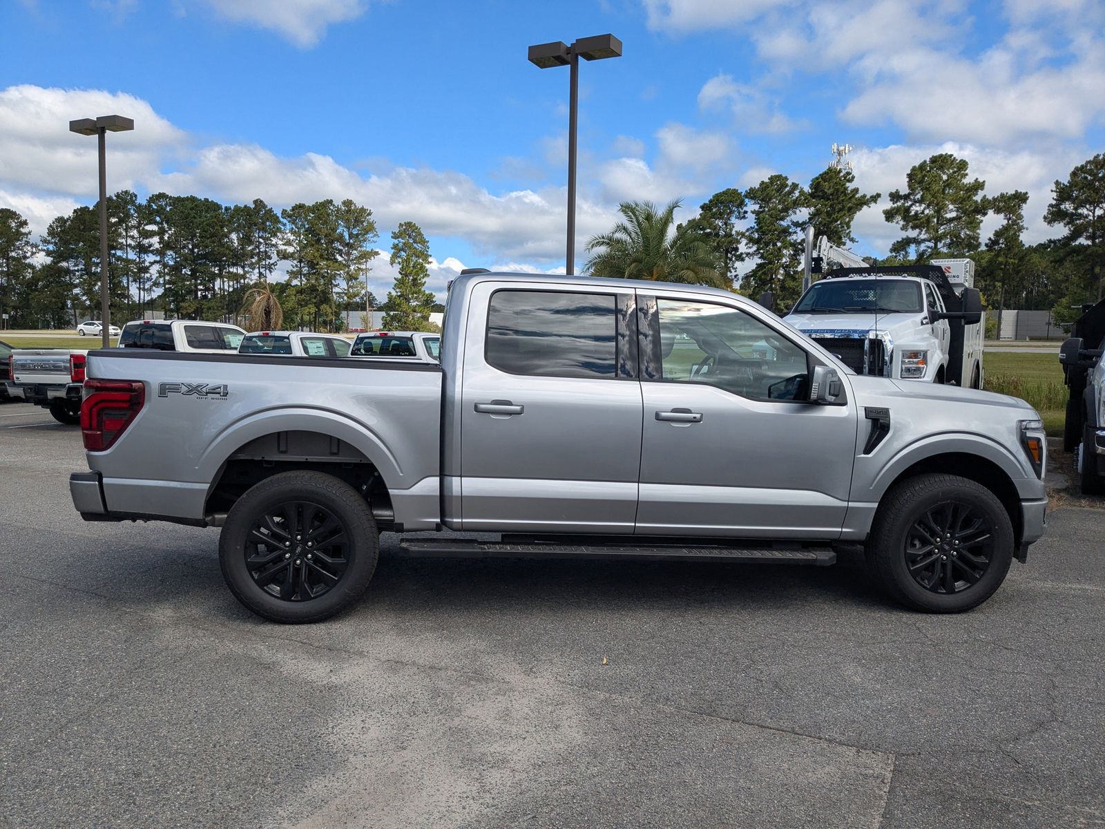 2025 Ford F-150 Lariat photo 3