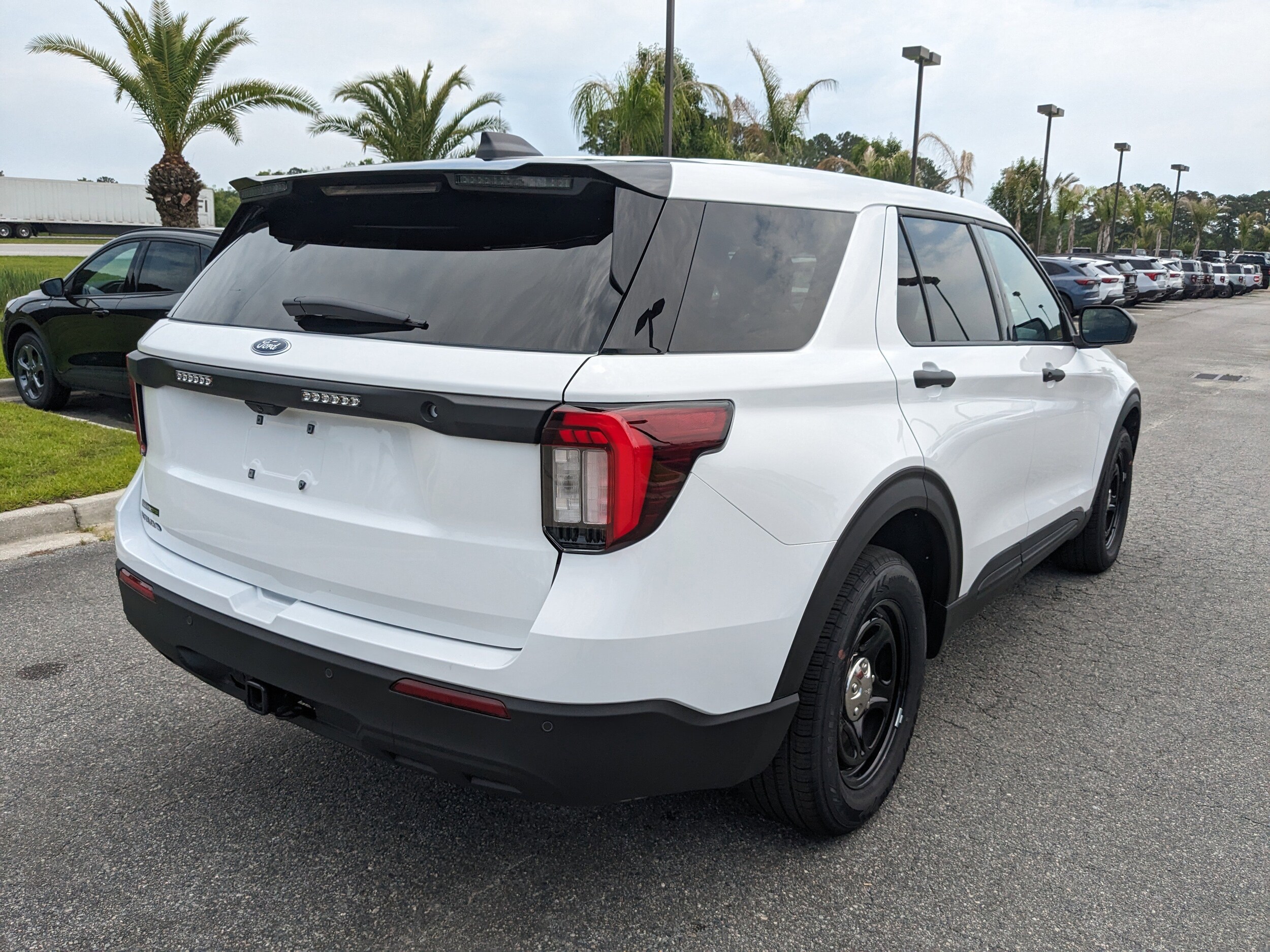 2025 Ford Explorer photo 4